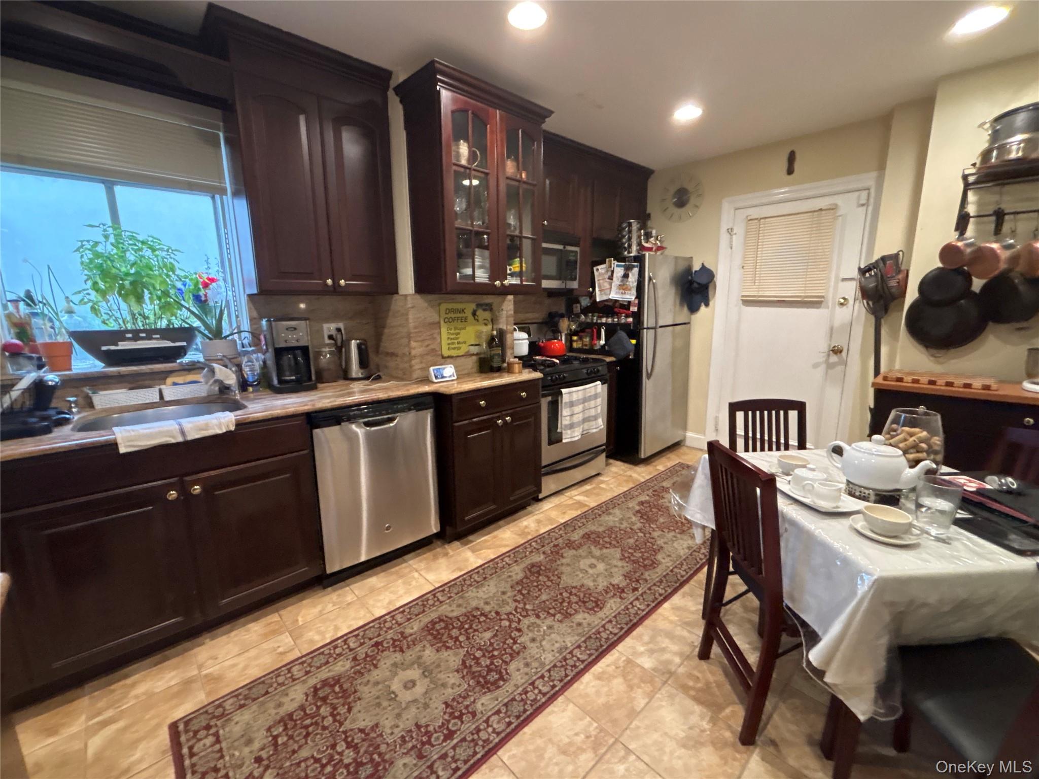 30 Hicks Lane # Apt 1, Great Neck, NY 11024