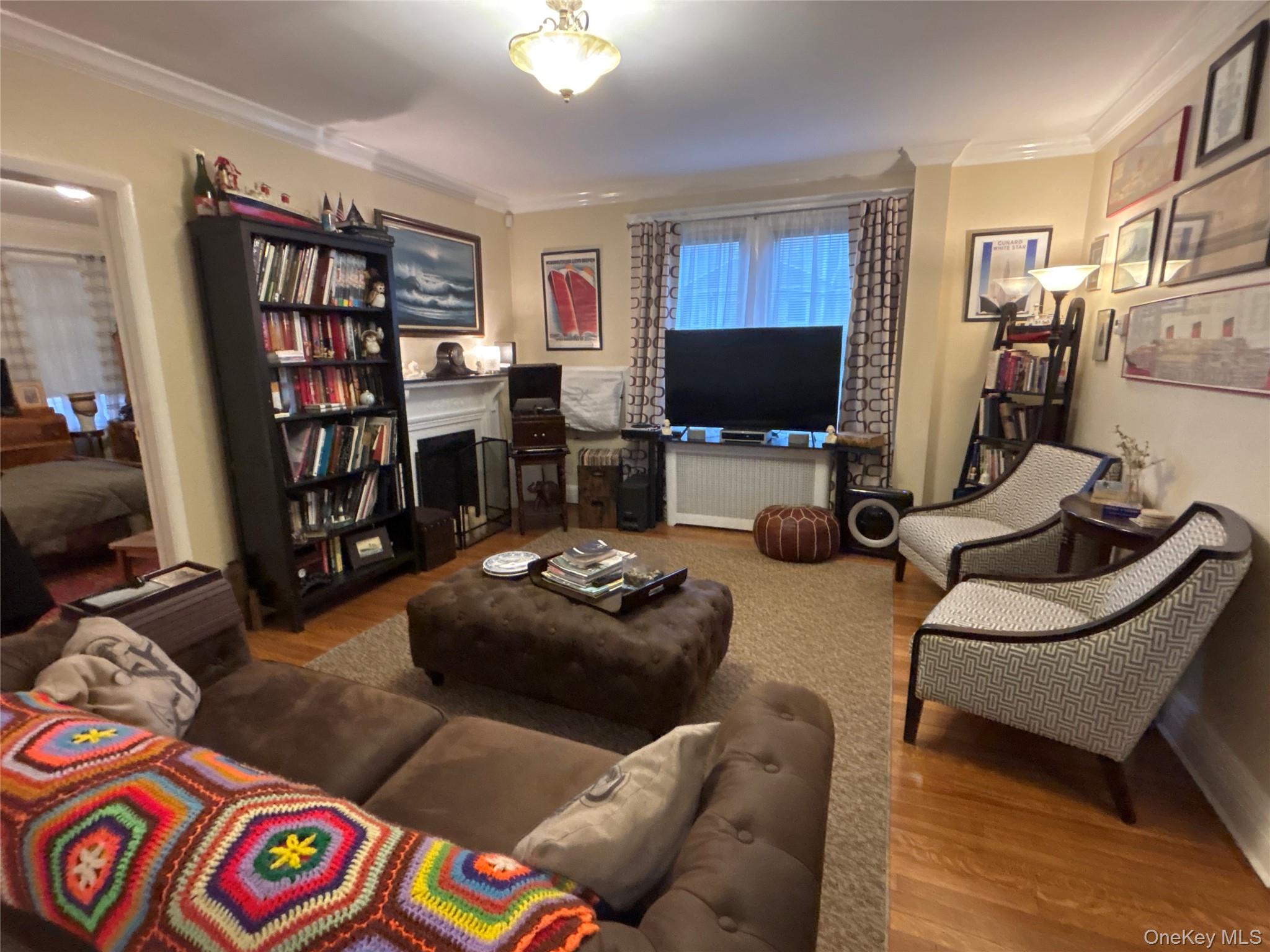 30 Hicks Lane # Apt 1, Great Neck, NY 11024