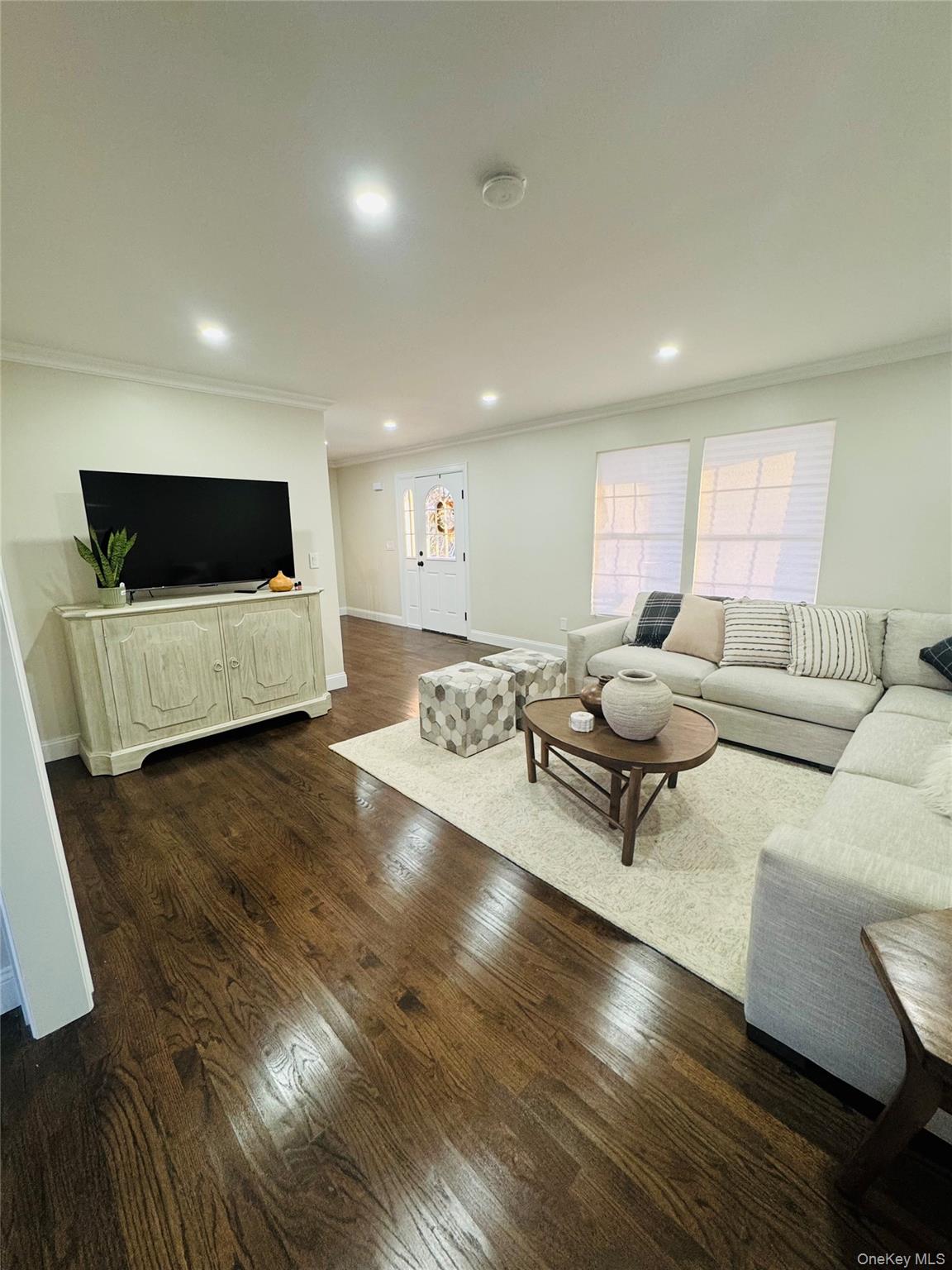 11 Elm Street, Islip, NY 11751