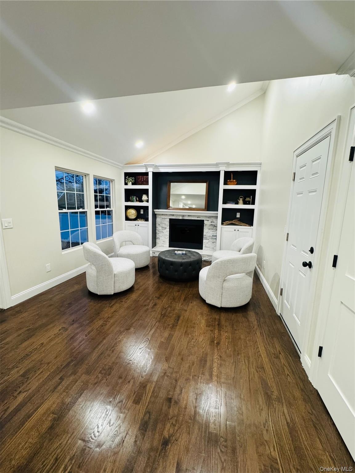 11 Elm Street, Islip, NY 11751