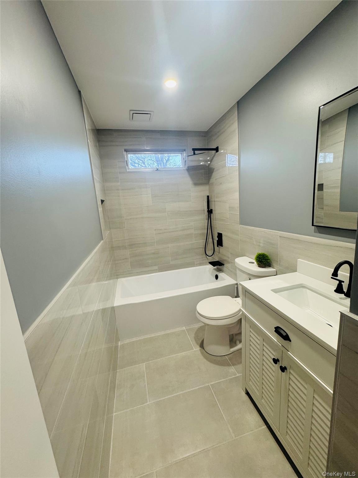 11 Elm Street, Islip, NY 11751