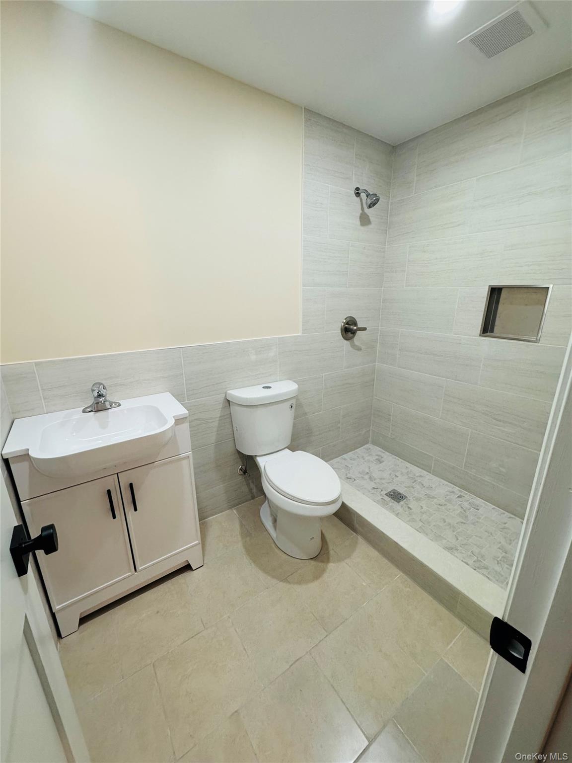 11 Elm Street, Islip, NY 11751