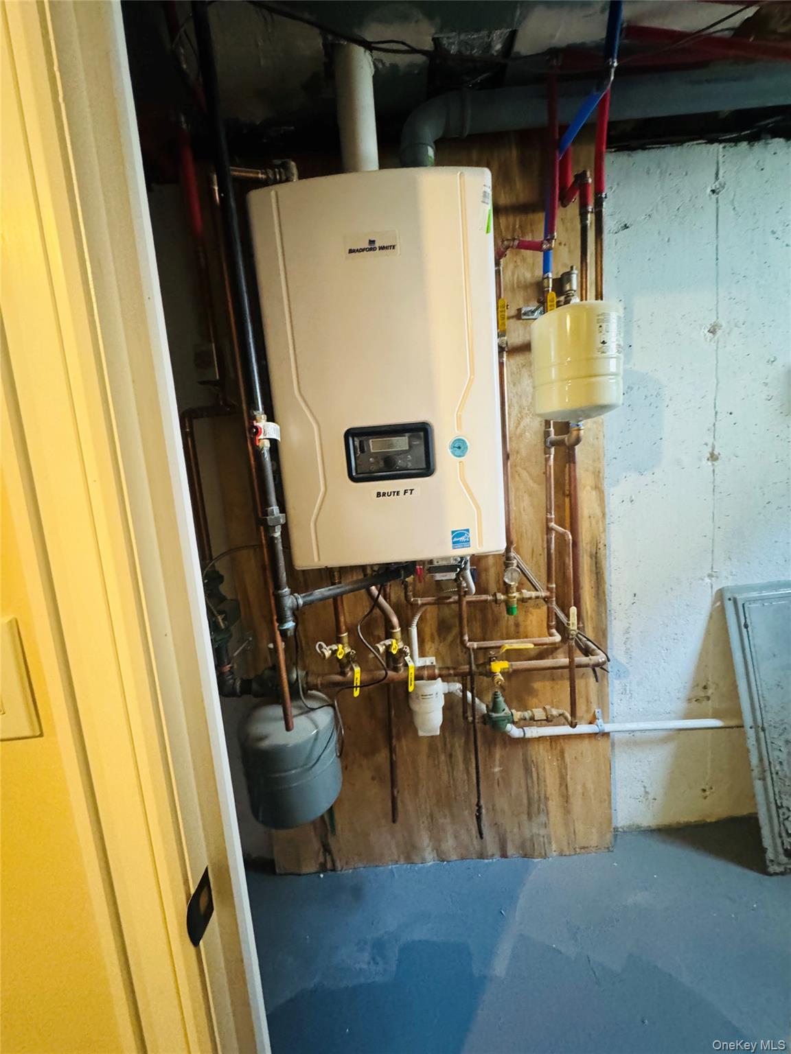 11 Elm Street, Islip, NY 11751