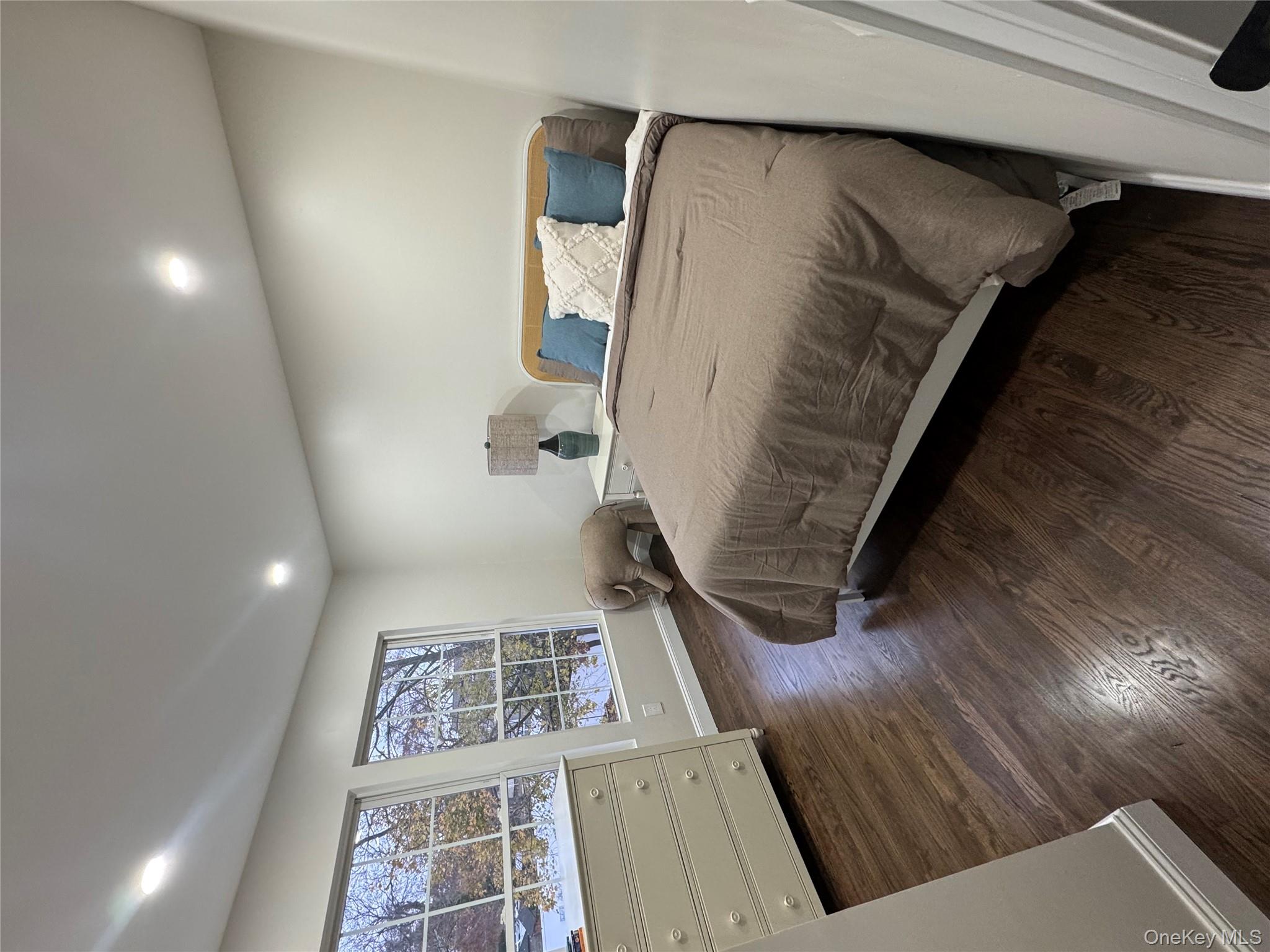 11 Elm Street, Islip, NY 11751