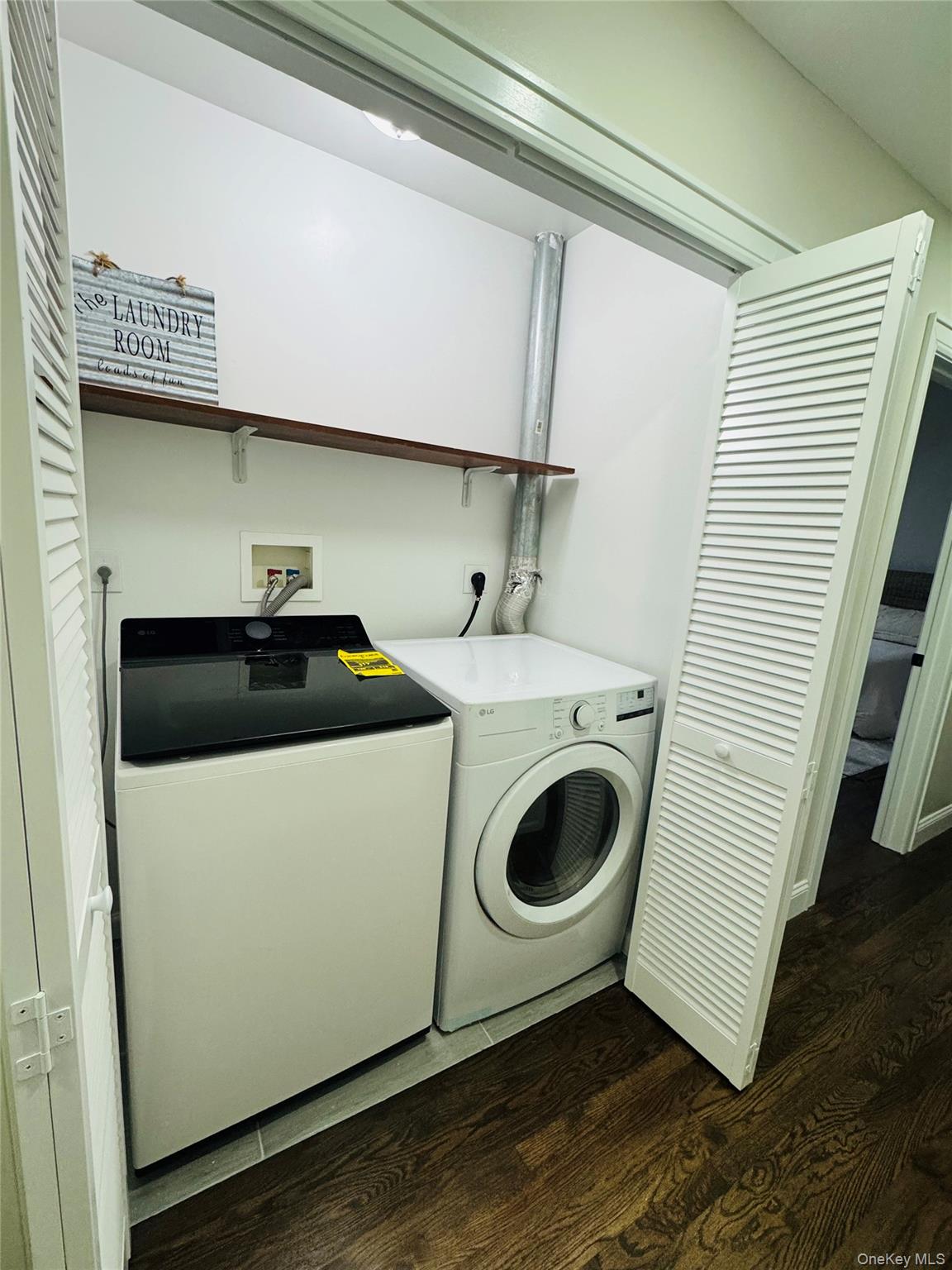 11 Elm Street, Islip, NY 11751