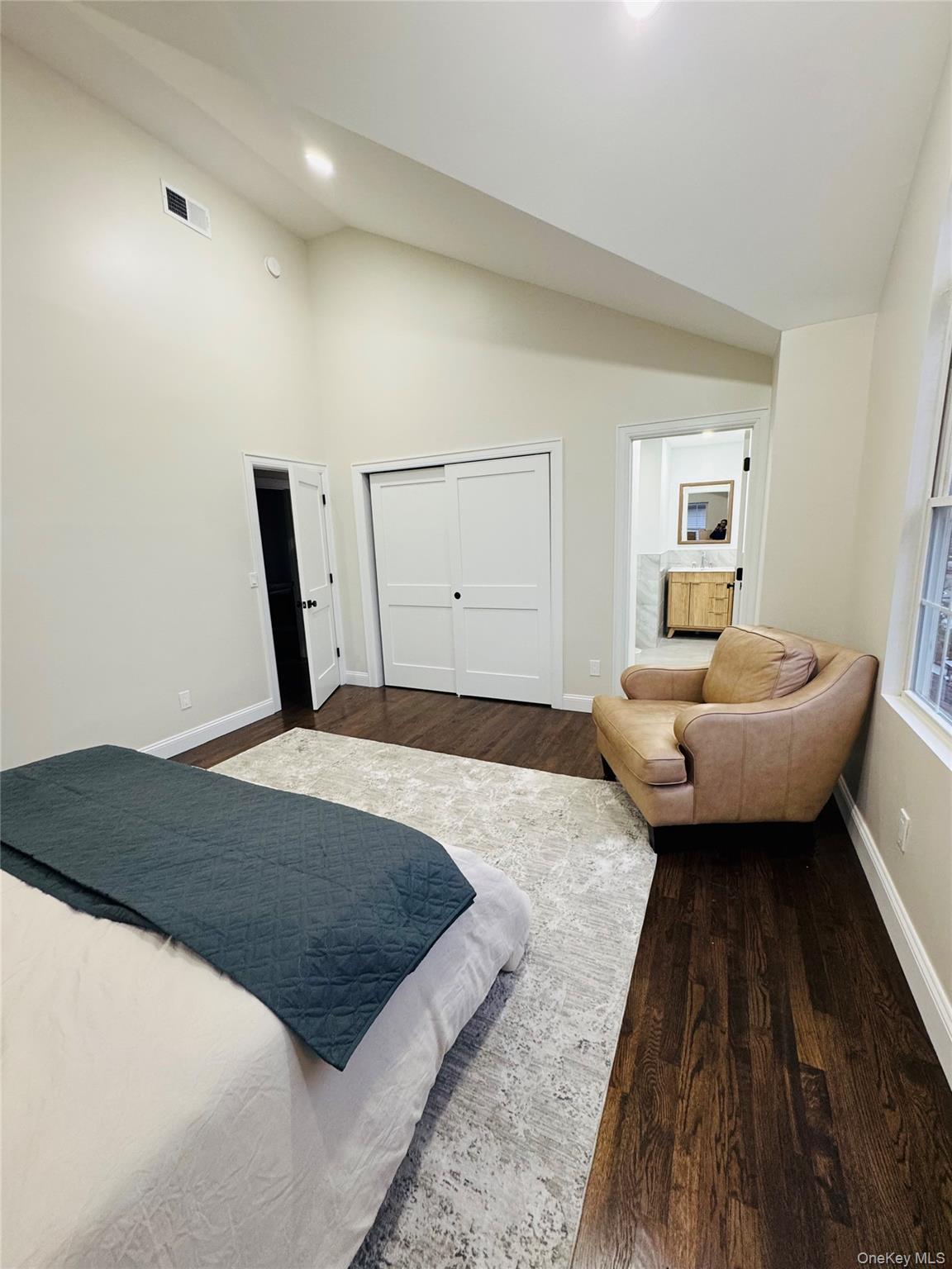 11 Elm Street, Islip, NY 11751