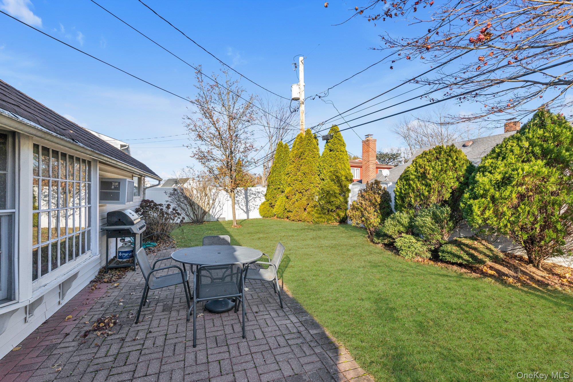 25 March Lane, Westbury, NY 11590