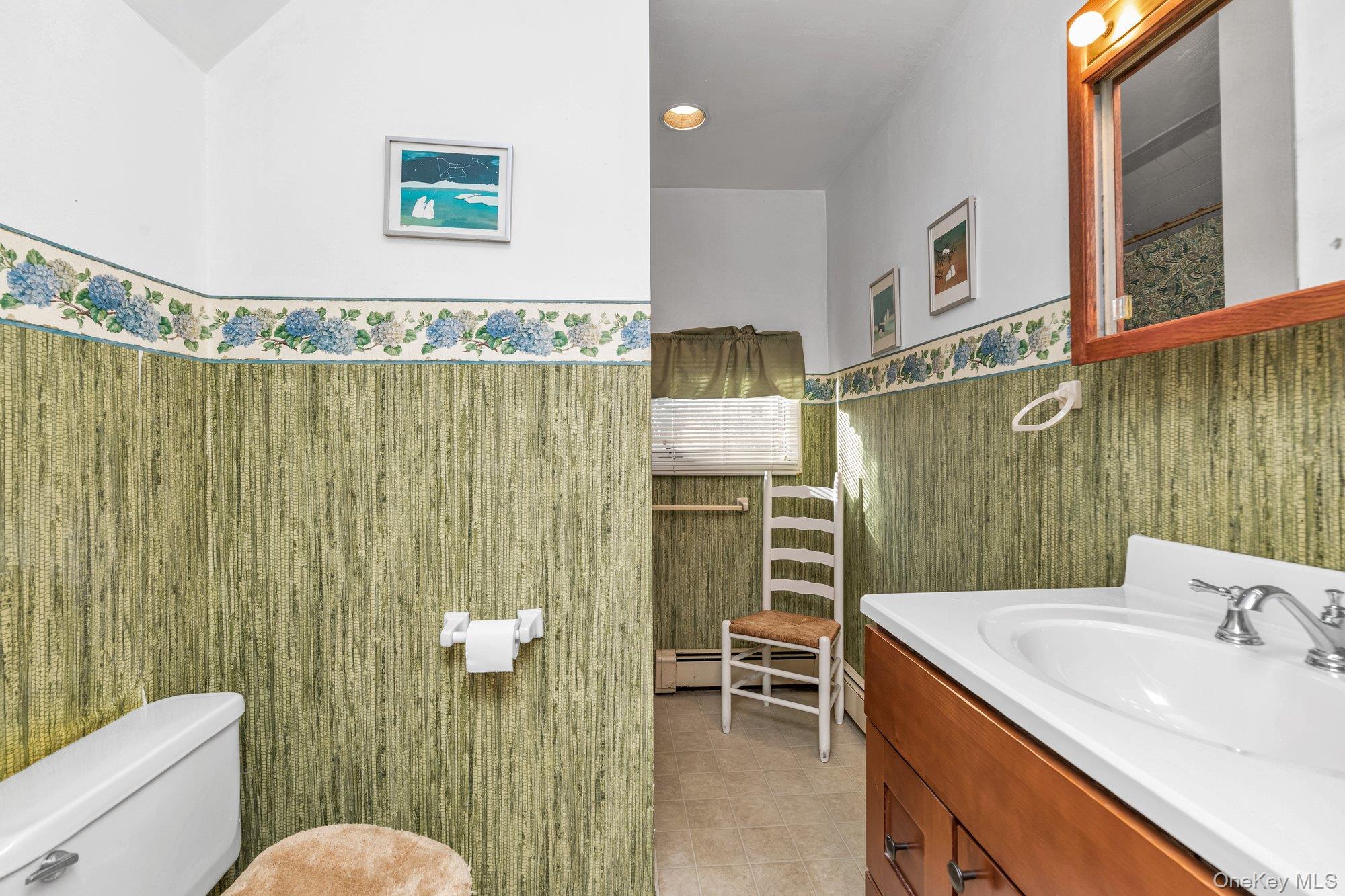 25 March Lane, Westbury, NY 11590