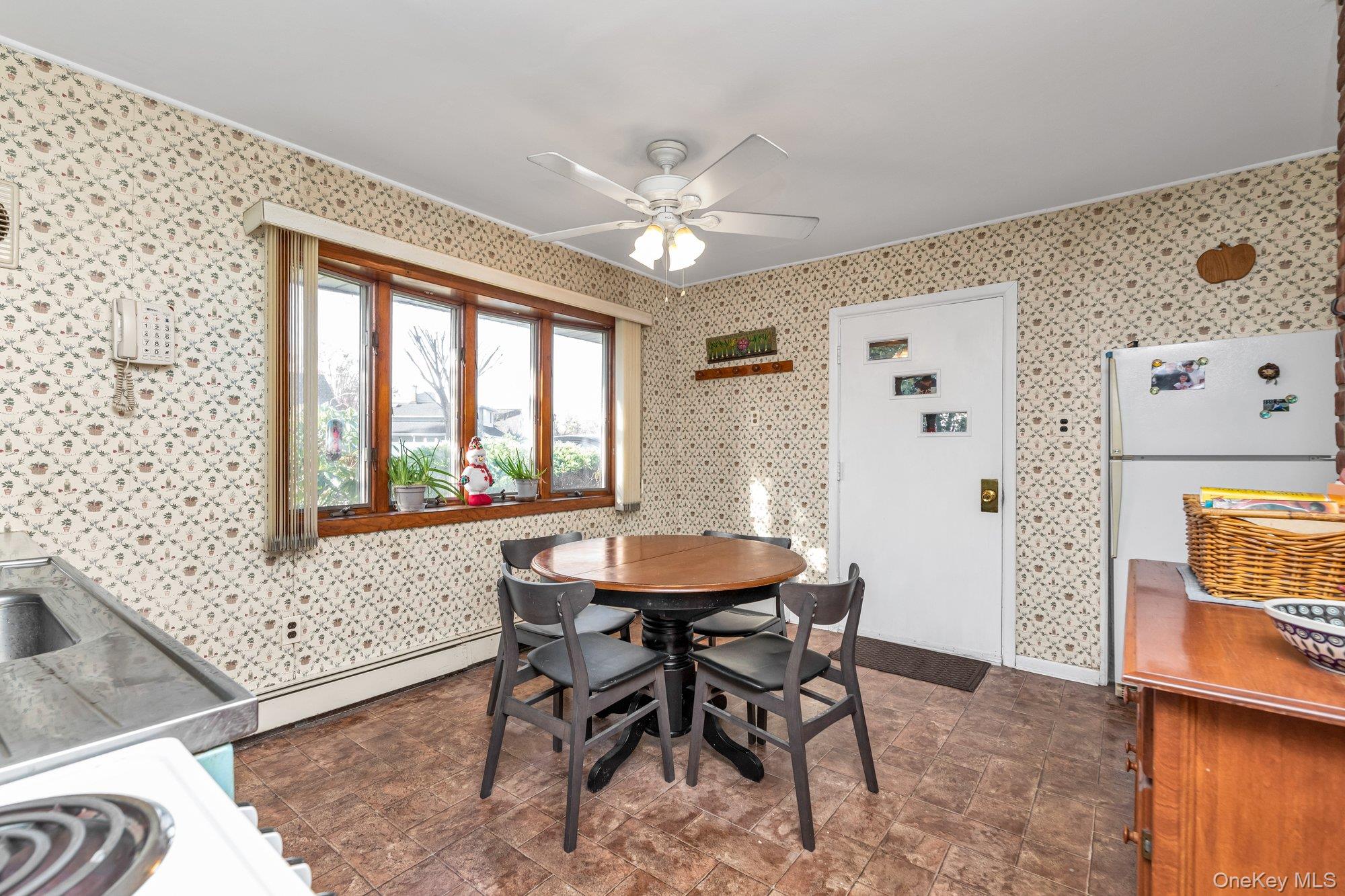 25 March Lane, Westbury, NY 11590