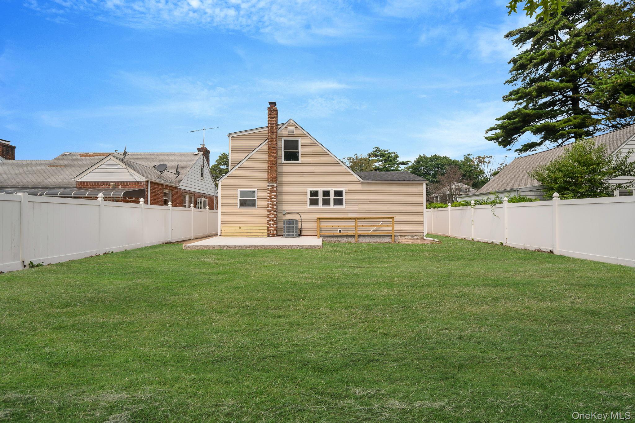 215 W Marie Street, Hicksville, NY 11801