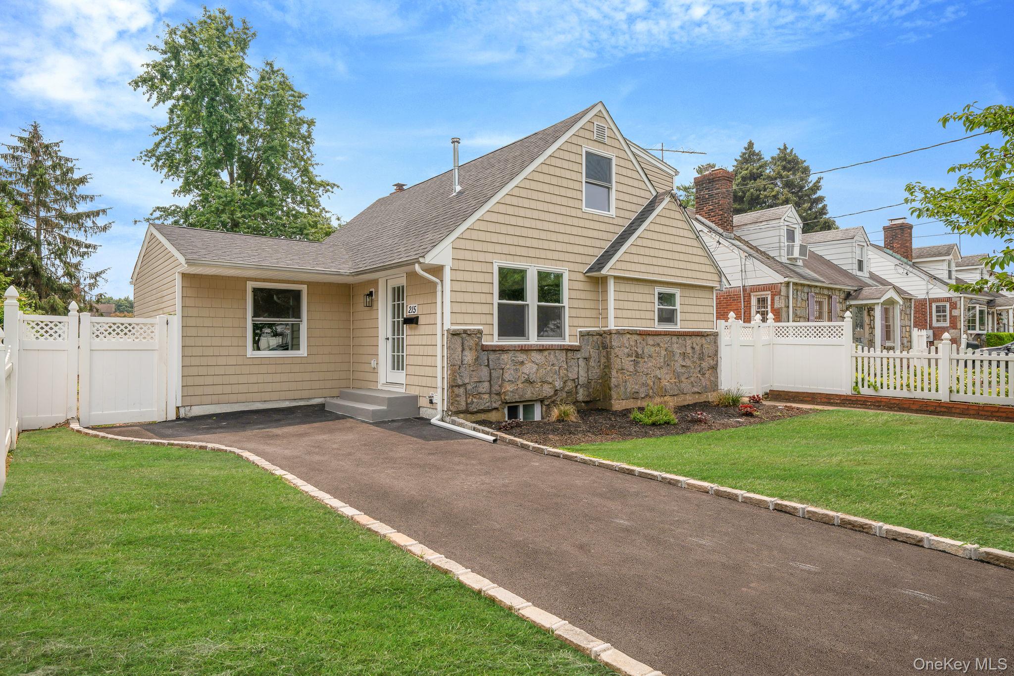 215 W Marie Street, Hicksville, NY 11801