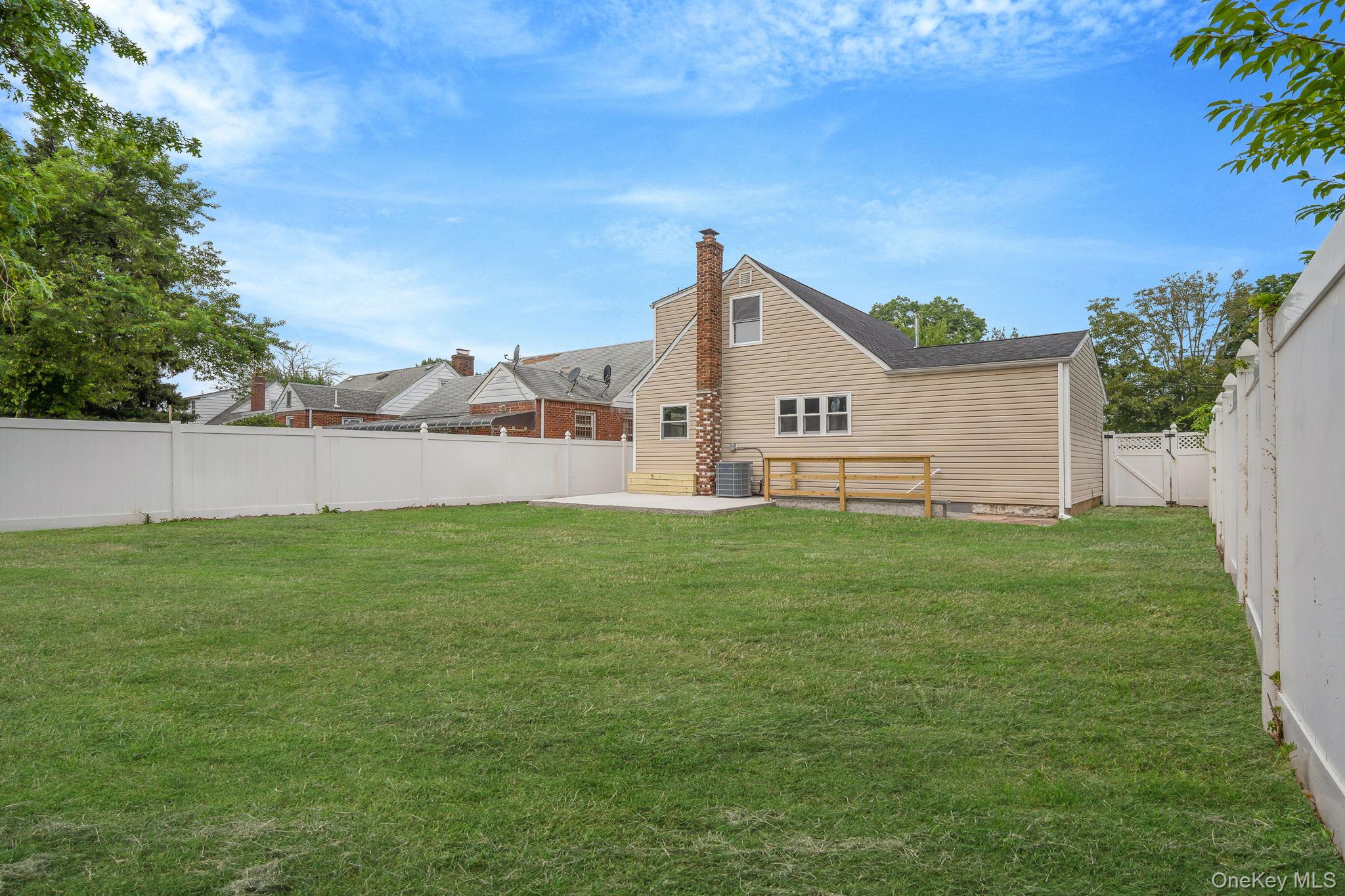 215 W Marie Street, Hicksville, NY 11801