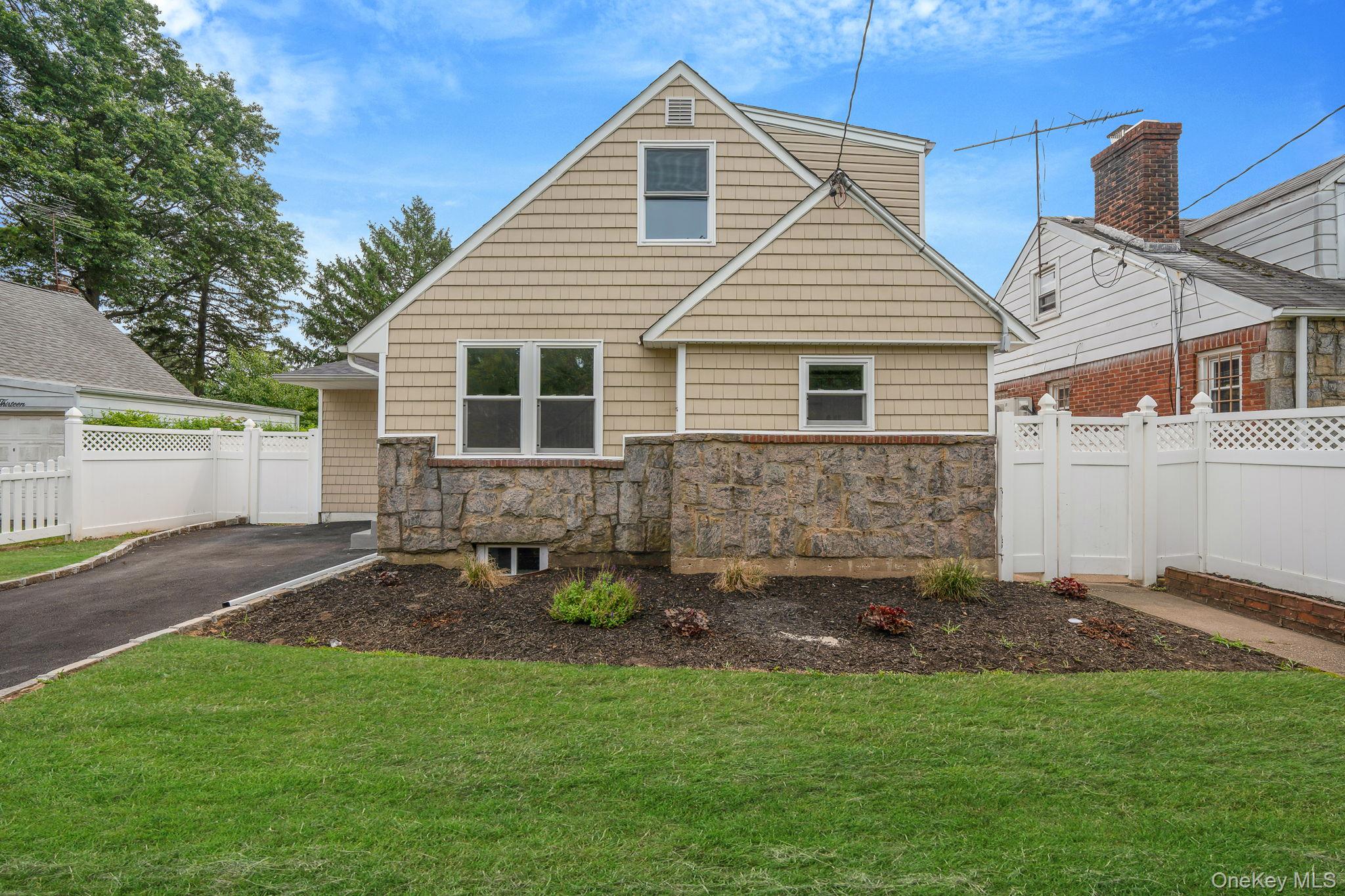 215 W Marie Street, Hicksville, NY 11801