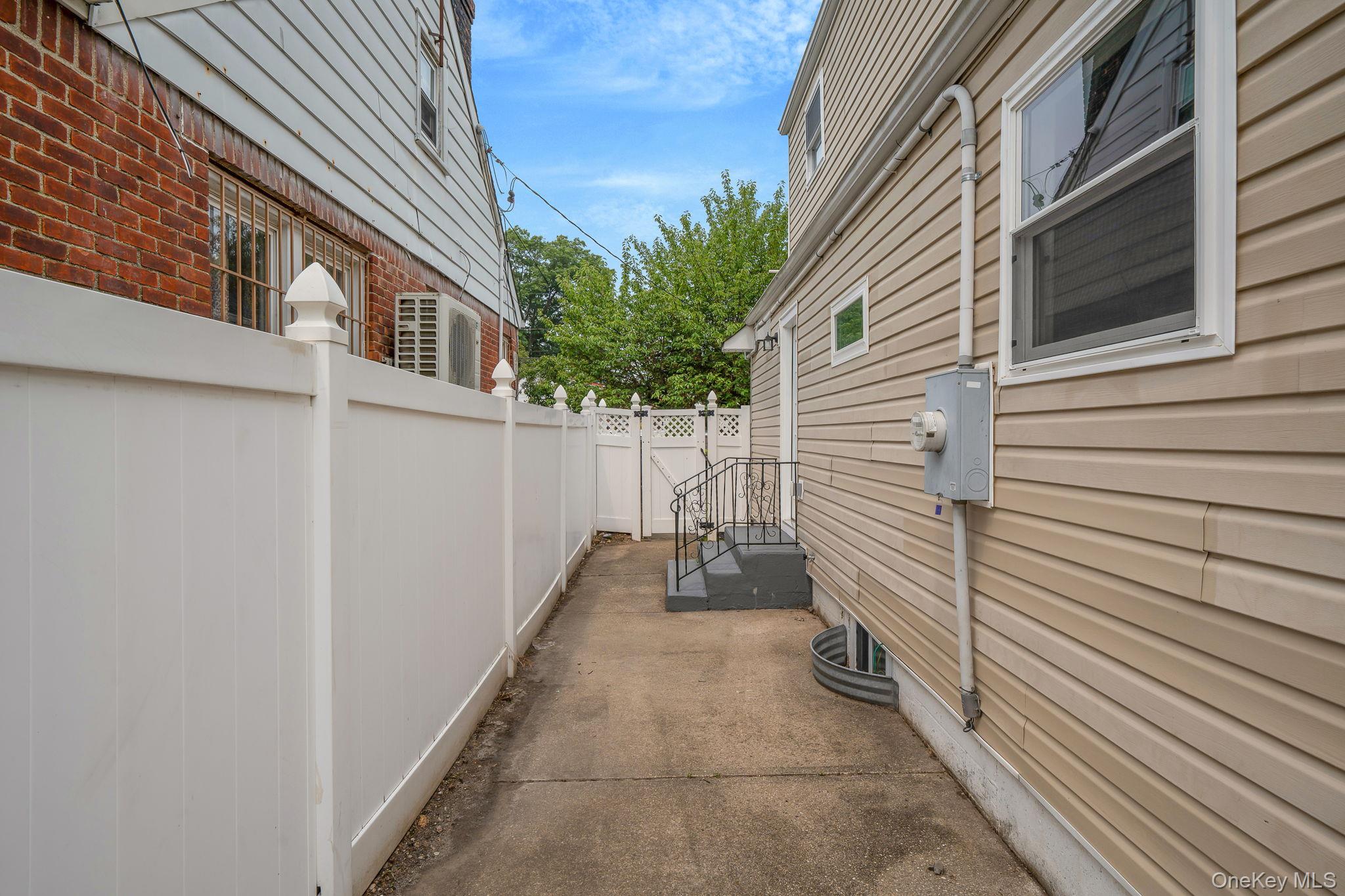 215 W Marie Street, Hicksville, NY 11801