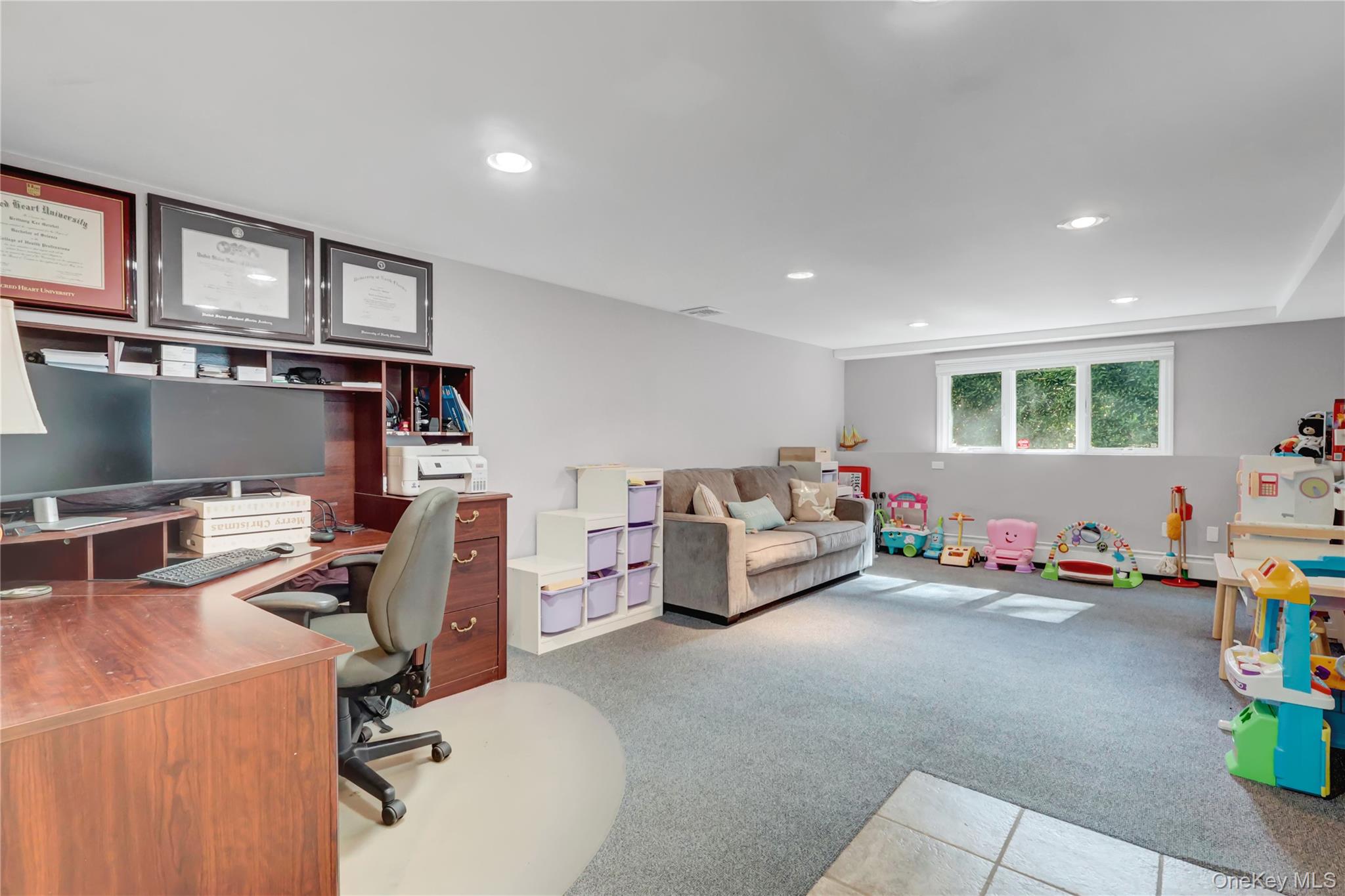 5 Robin Lane, Huntington, NY 11743