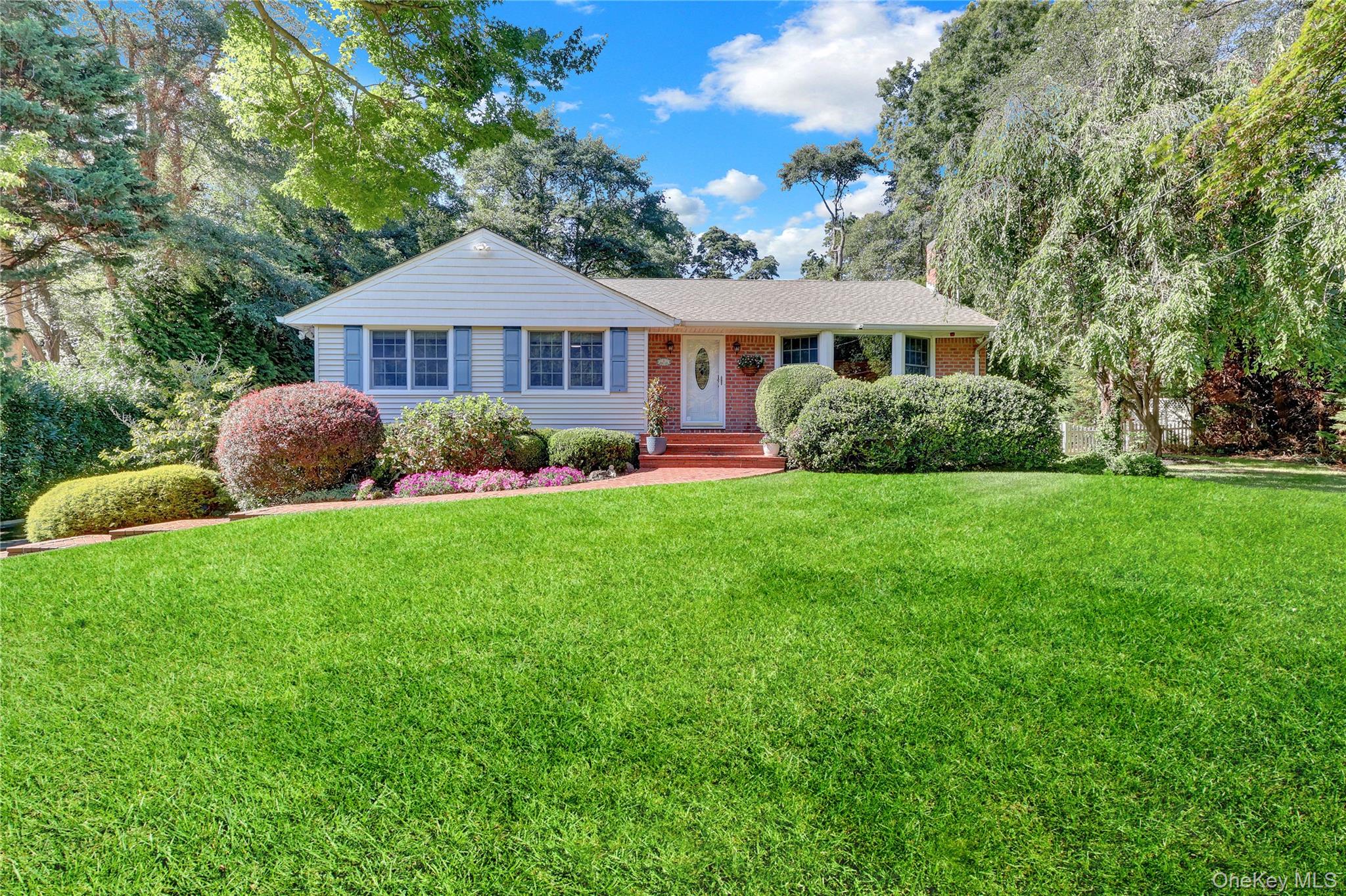 5 Robin Lane, Huntington, NY 11743