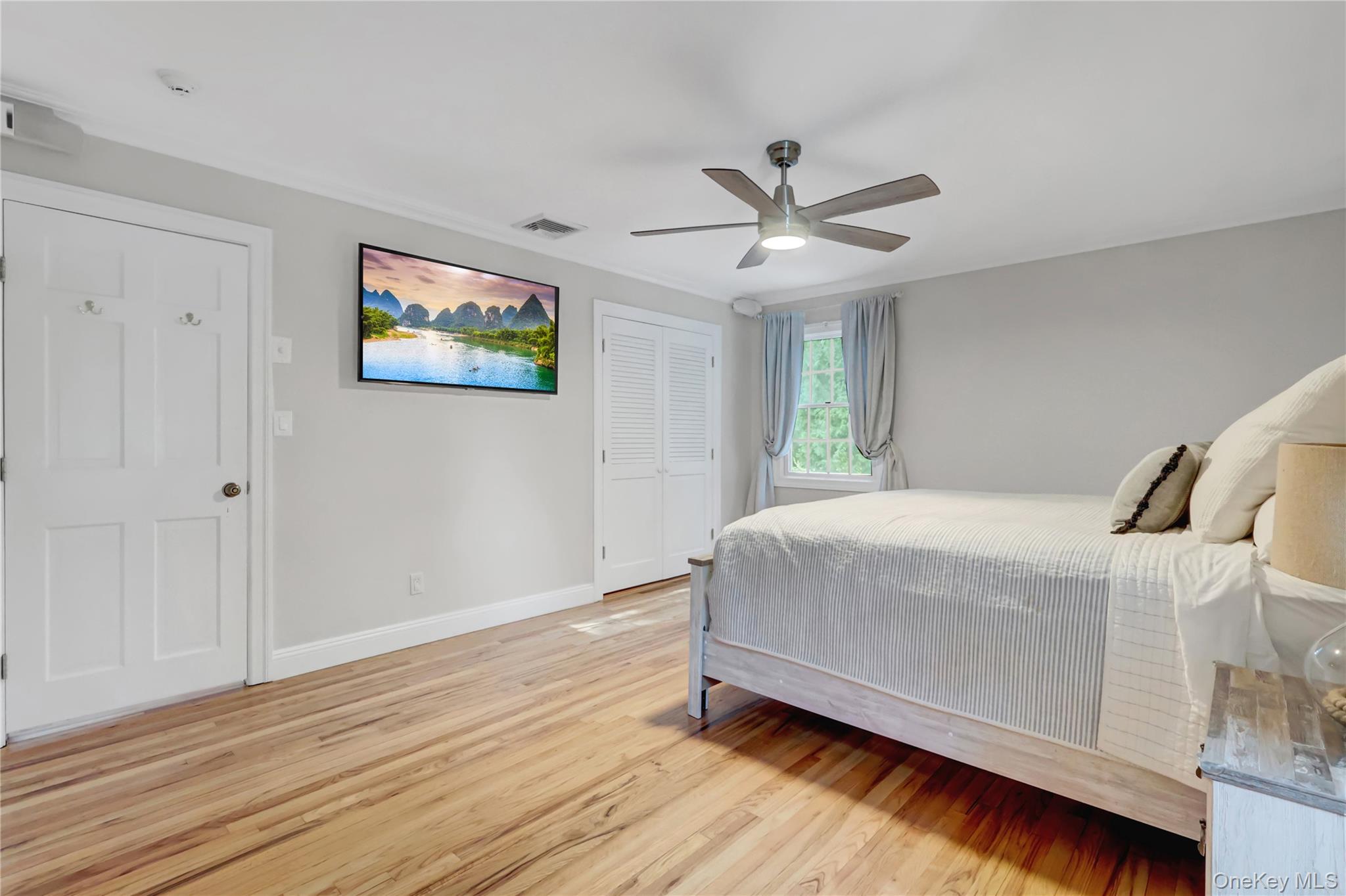 5 Robin Lane, Huntington, NY 11743