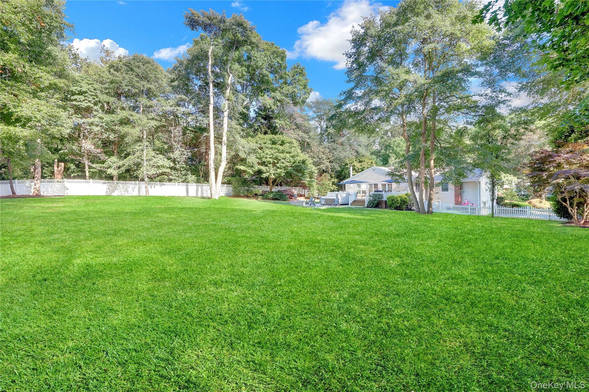 5 Robin Lane, Huntington, NY 11743