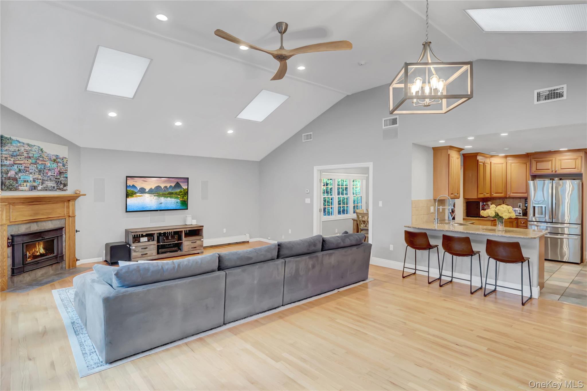 5 Robin Lane, Huntington, NY 11743