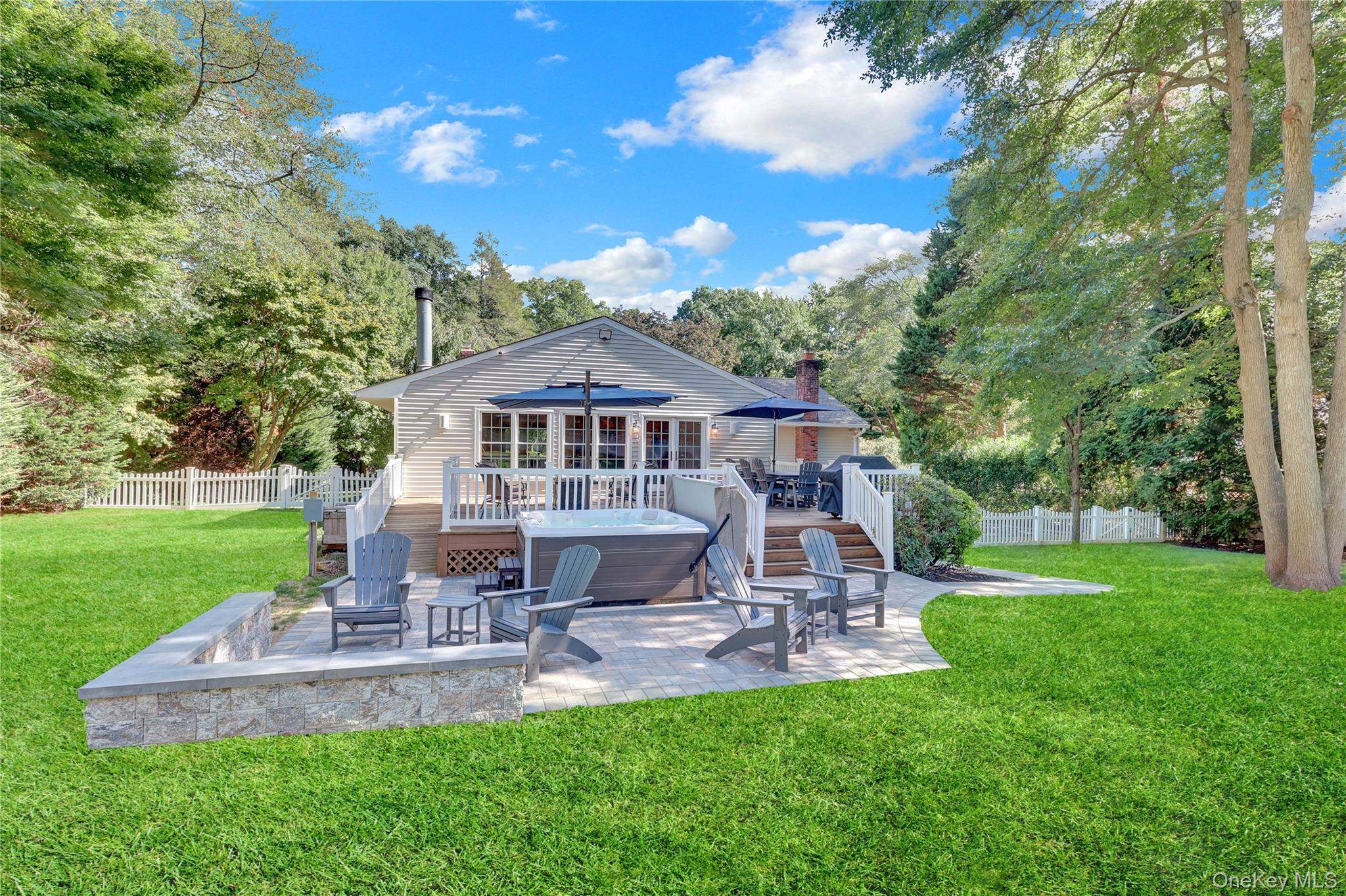 5 Robin Lane, Huntington, NY 11743