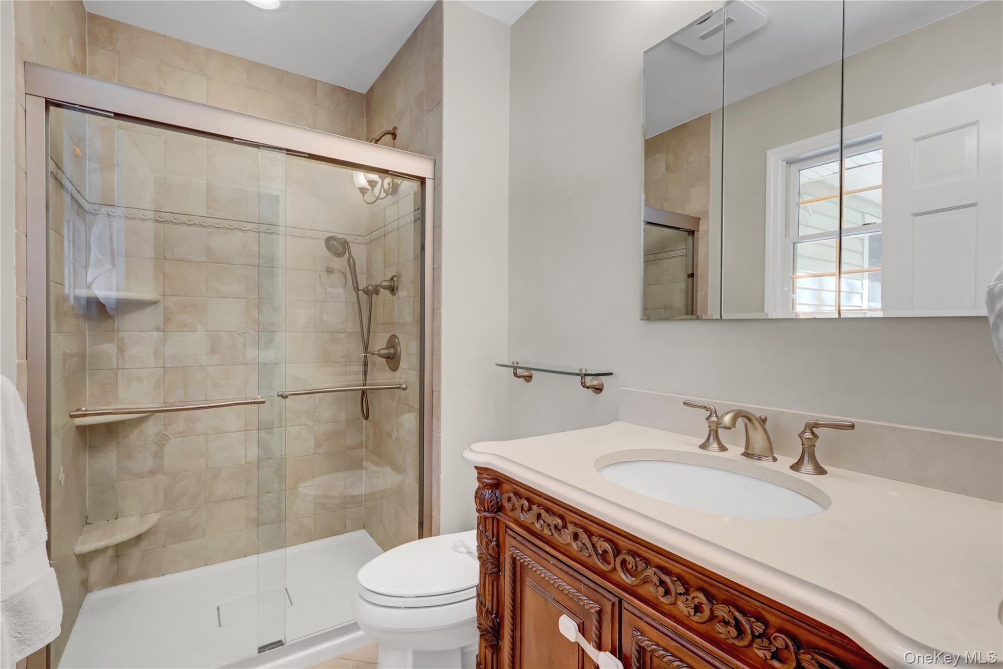 5 Robin Lane, Huntington, NY 11743