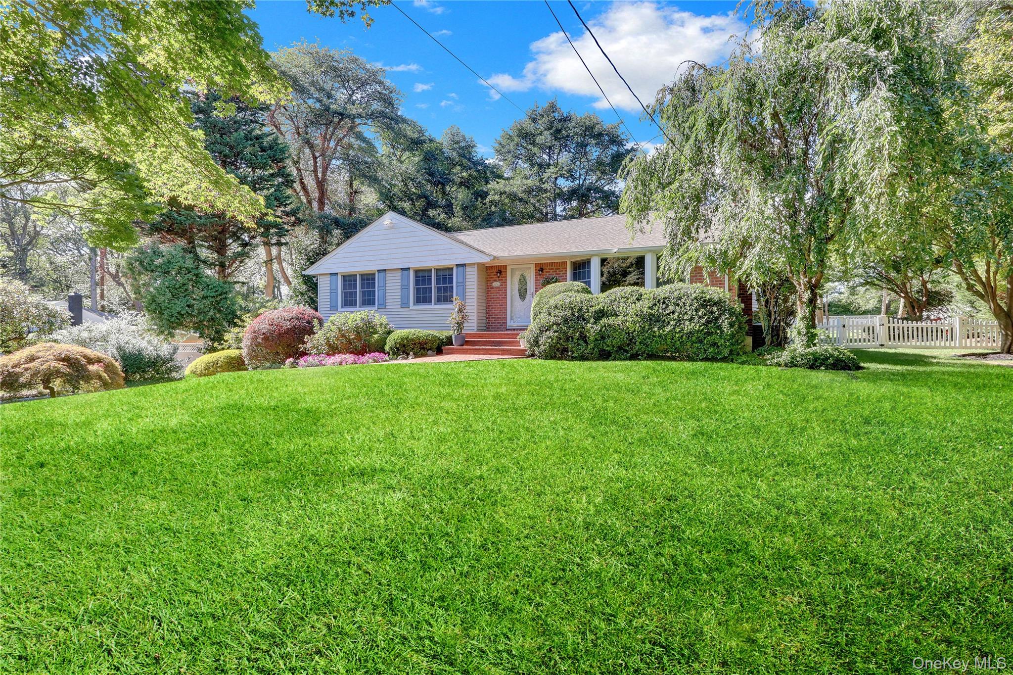 5 Robin Lane, Huntington, NY 11743