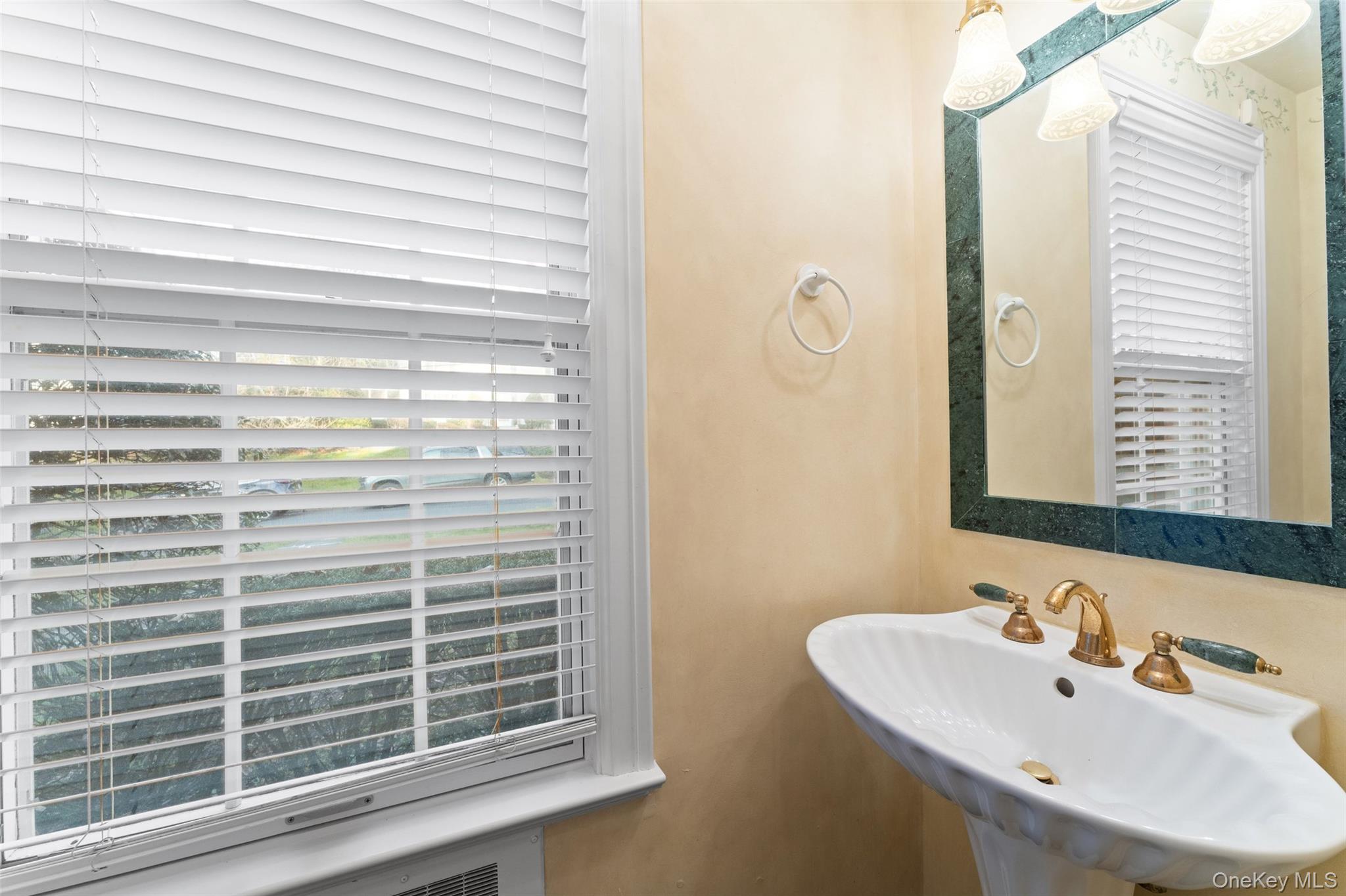 24 Olmsted Road, Scarsdale, NY 10583