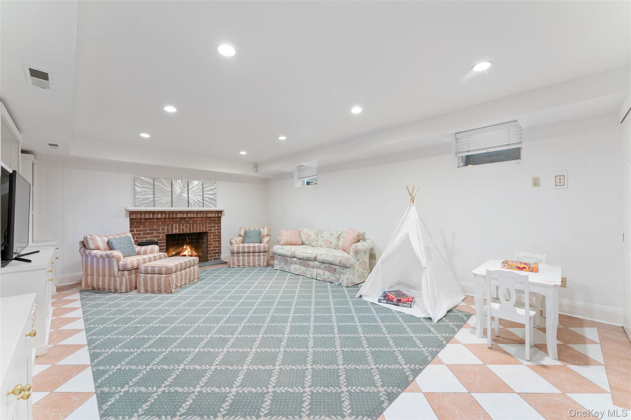 24 Olmsted Road, Scarsdale, NY 10583