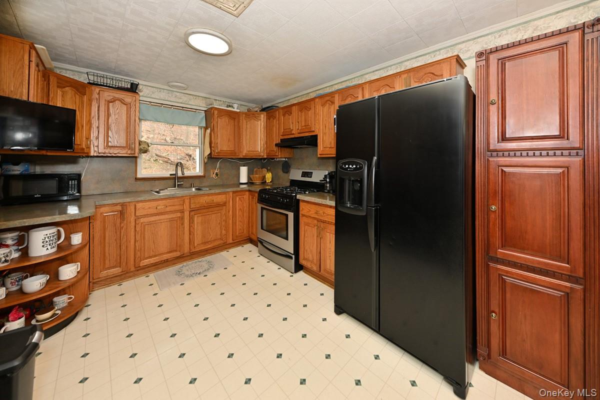 12 Strawberry Lane, Monroe, NY 10950