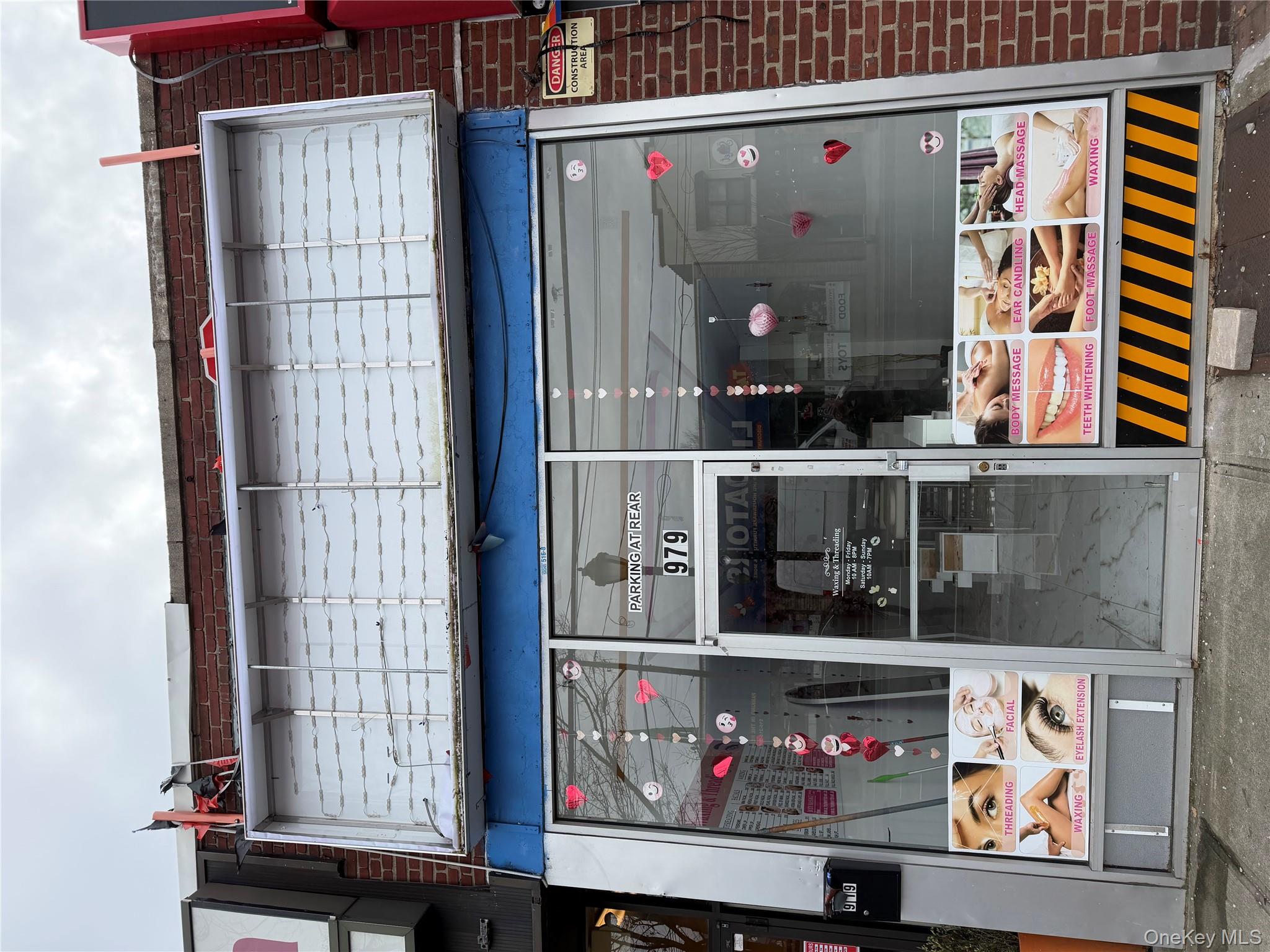 979 hempsted tpke, Franklin Square, NY 11010