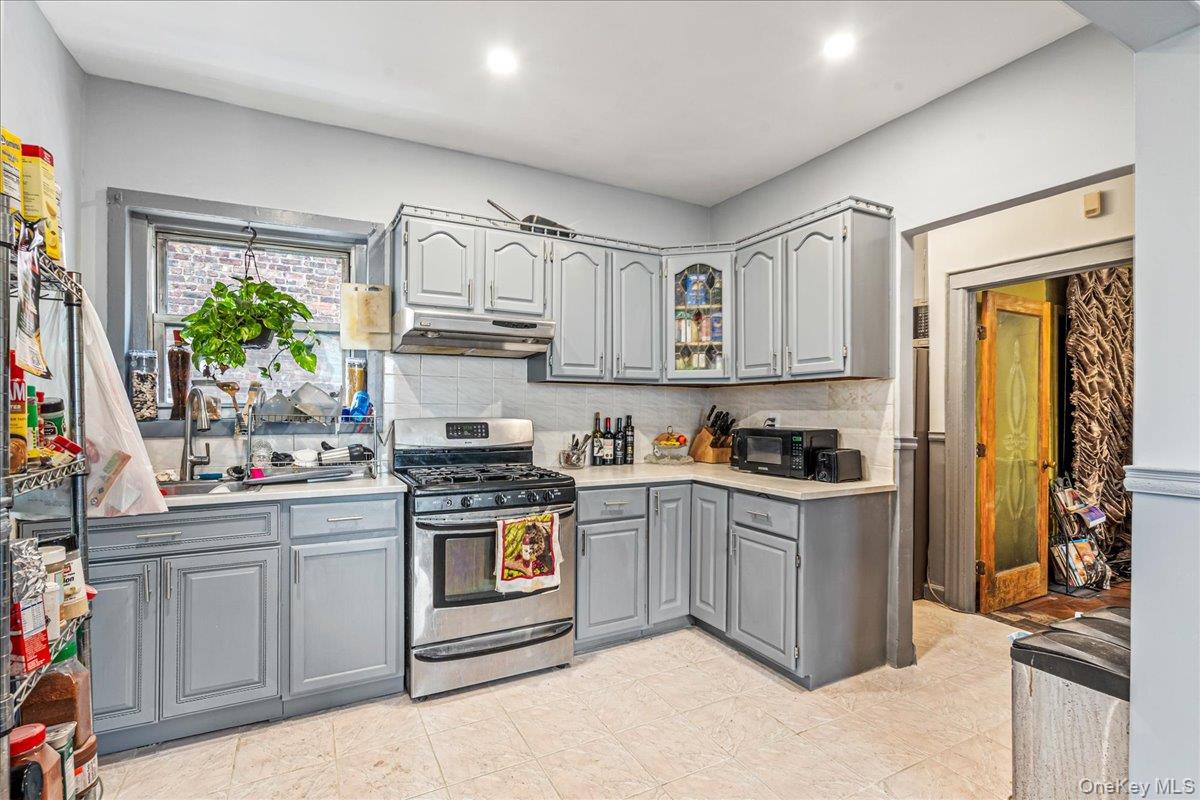 938 Troy Avenue, Brooklyn, NY 11203