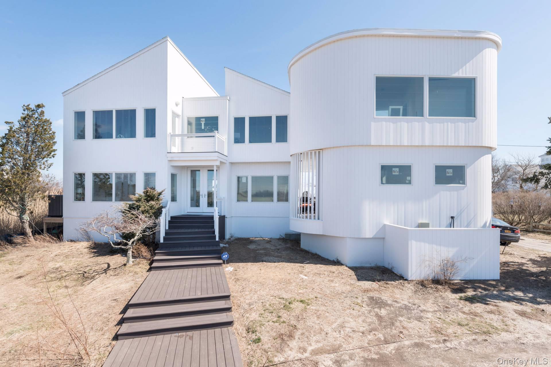 22 Stokes Road, Remsenburg, NY 11960