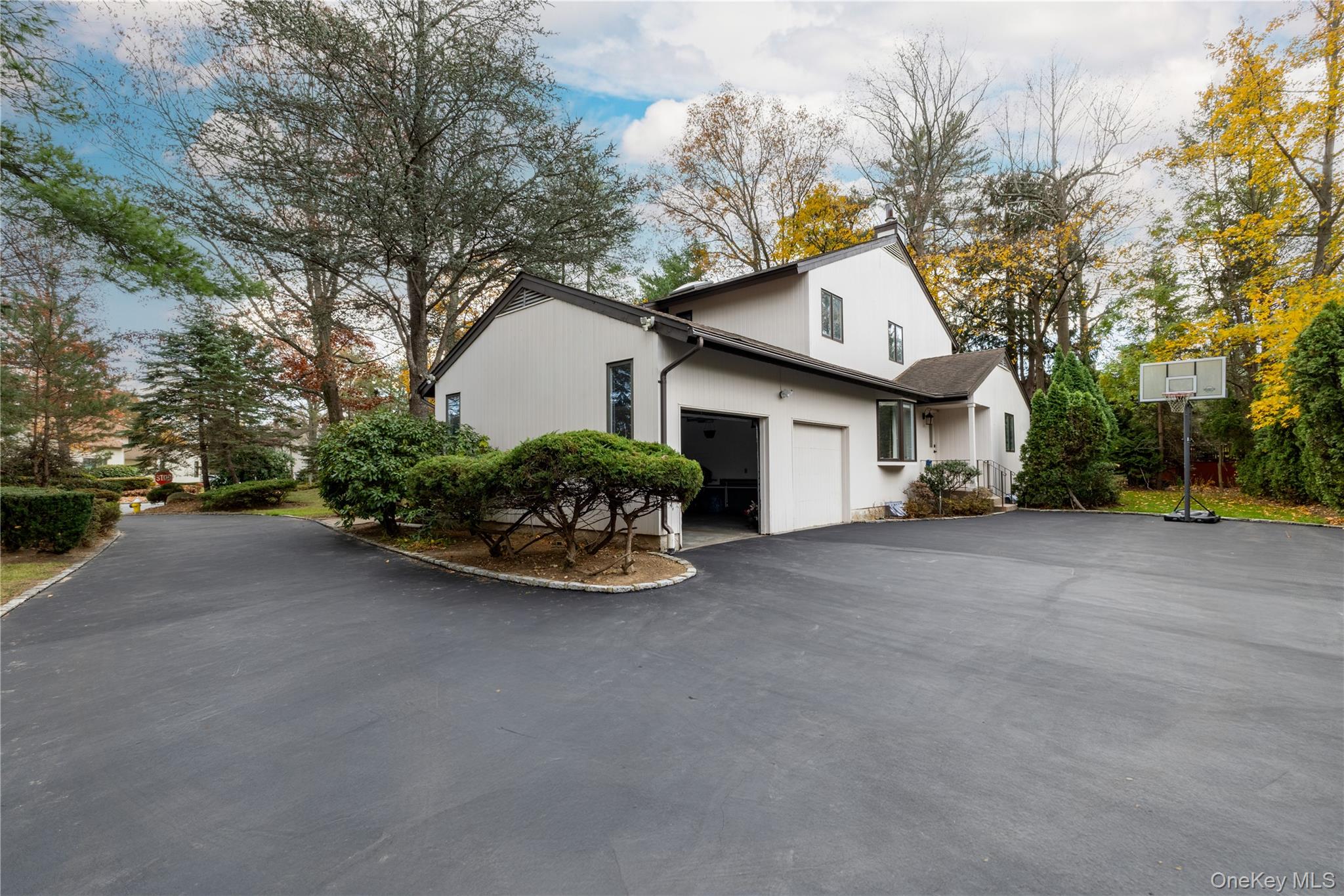 12 Bolton Drive, Manhasset, NY 11030