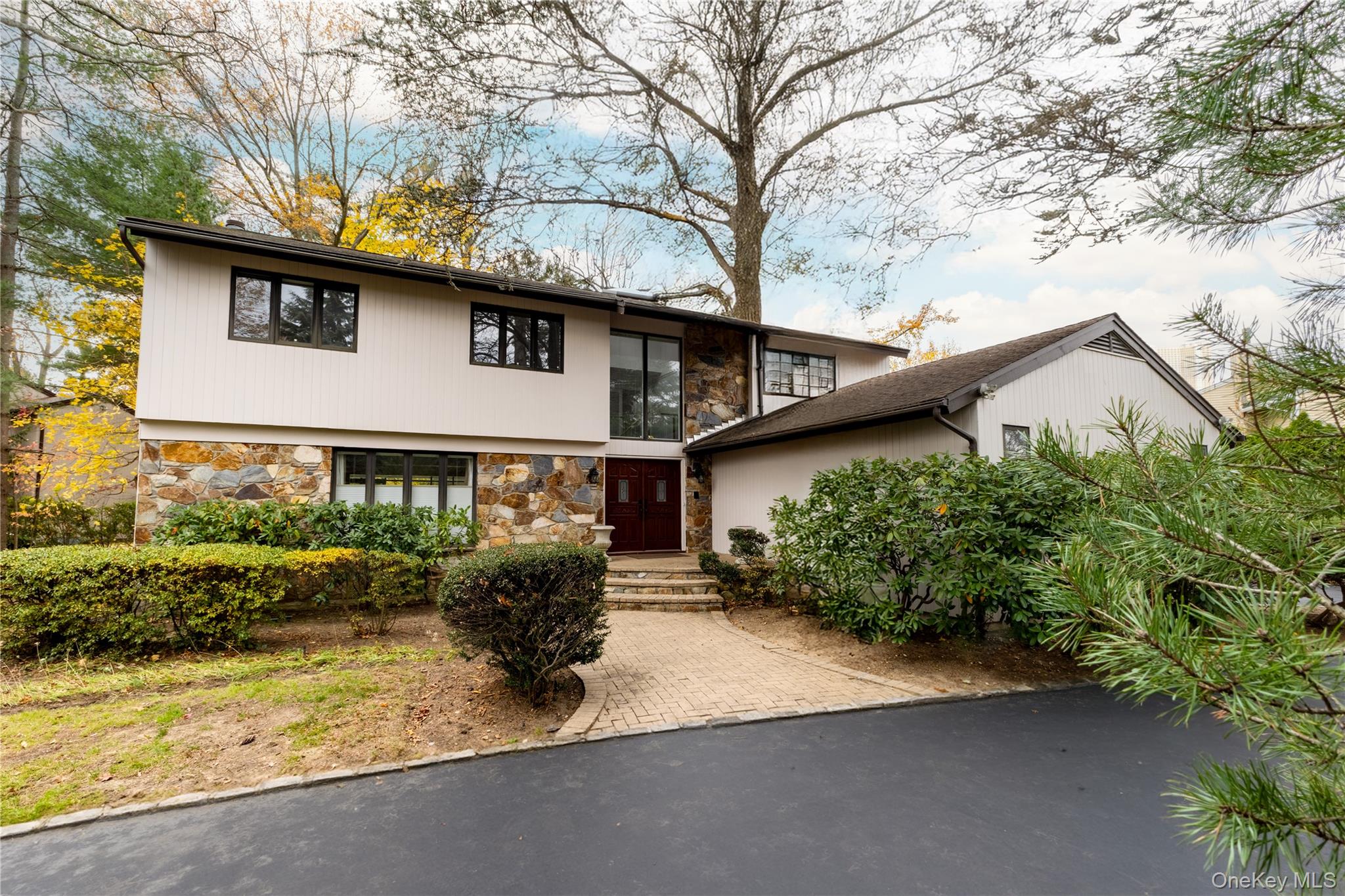 12 Bolton Drive, Manhasset, NY 11030