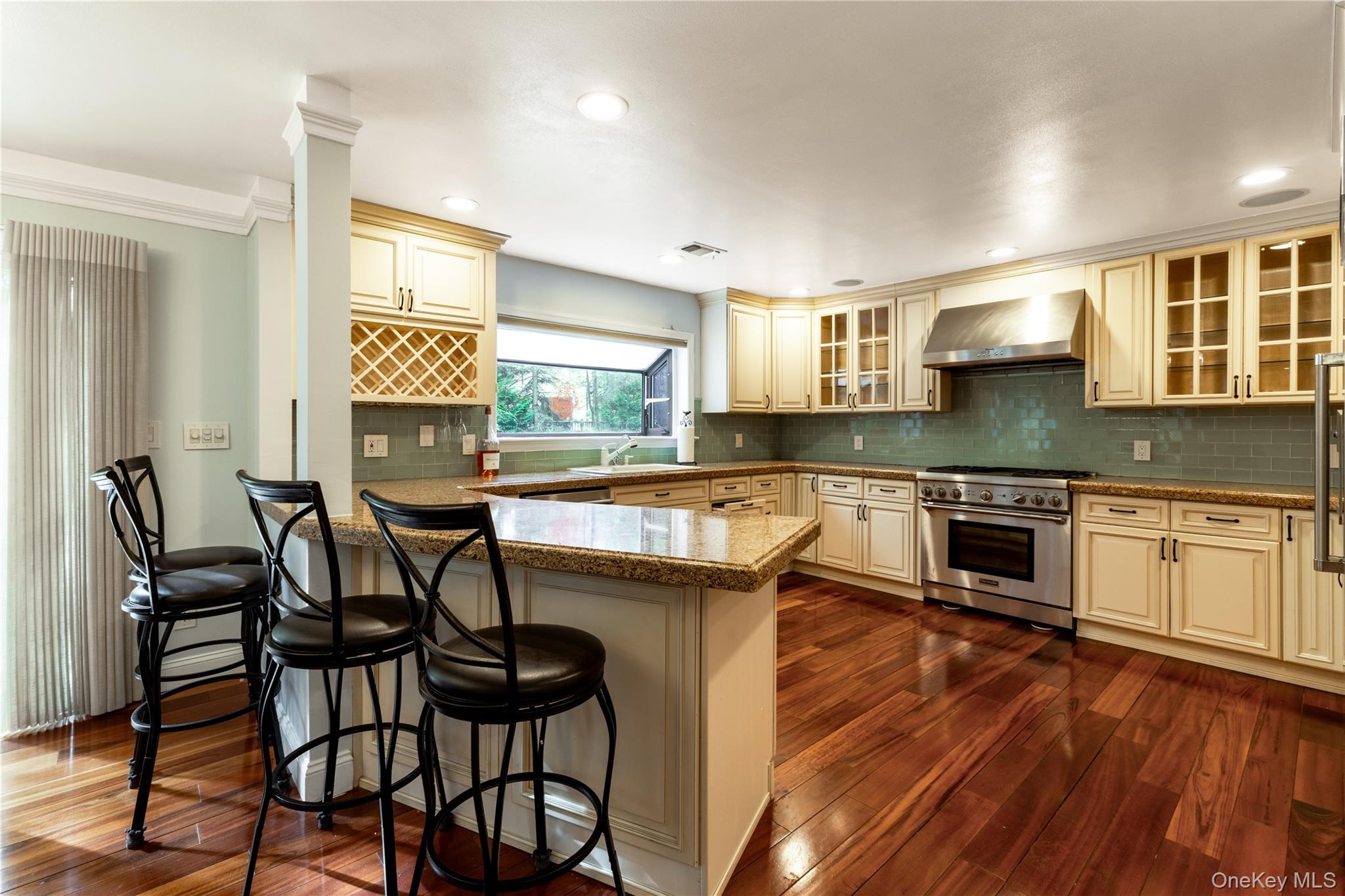 12 Bolton Drive, Manhasset, NY 11030