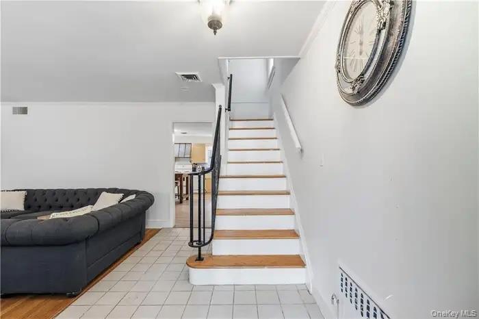 61 Oakland Avenue, Tuckahoe, NY 10707