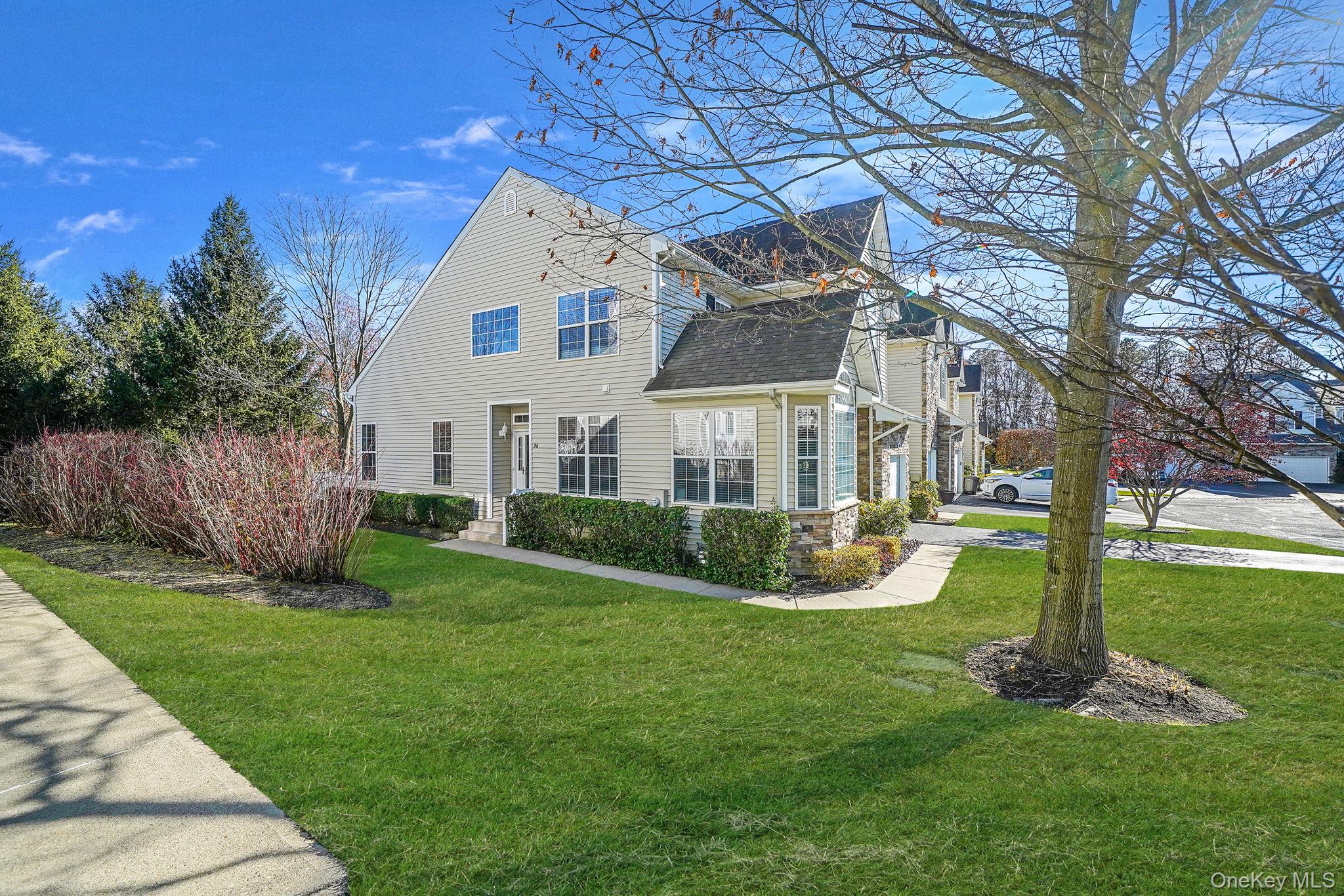 96 Manitou Trail # 96, Kings Park, NY 11754