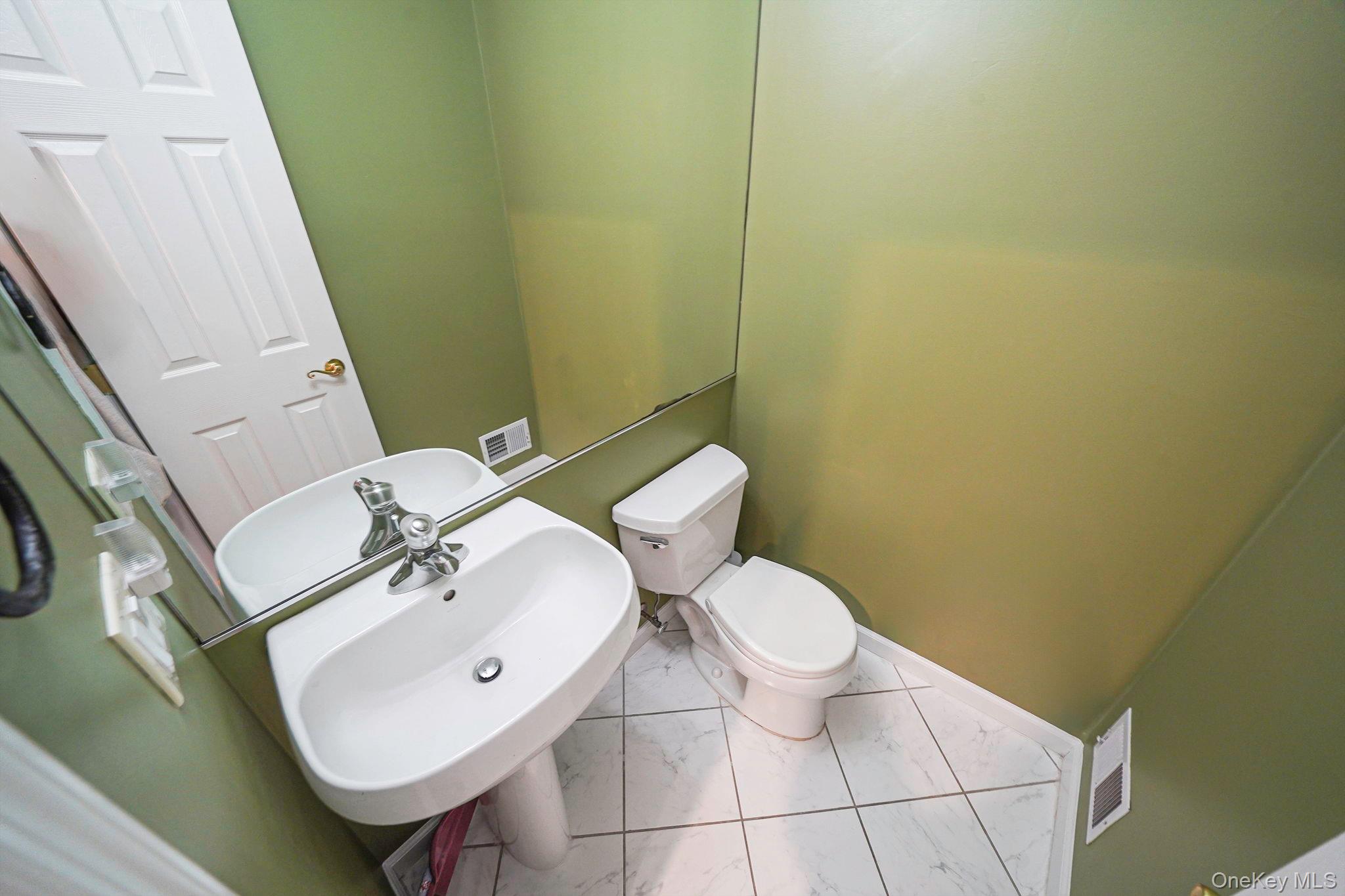 96 Manitou Trail # 96, Kings Park, NY 11754