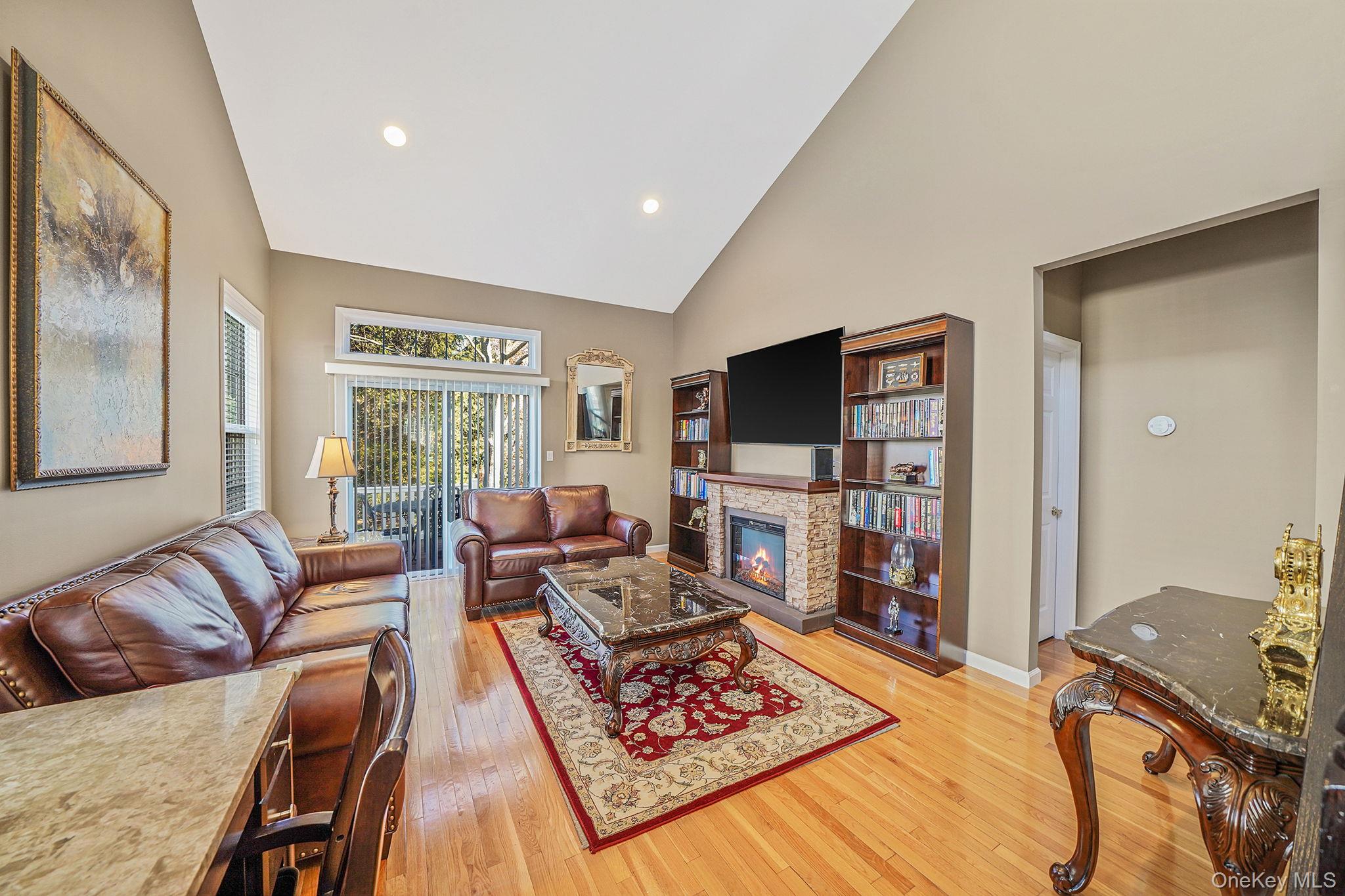 96 Manitou Trail # 96, Kings Park, NY 11754