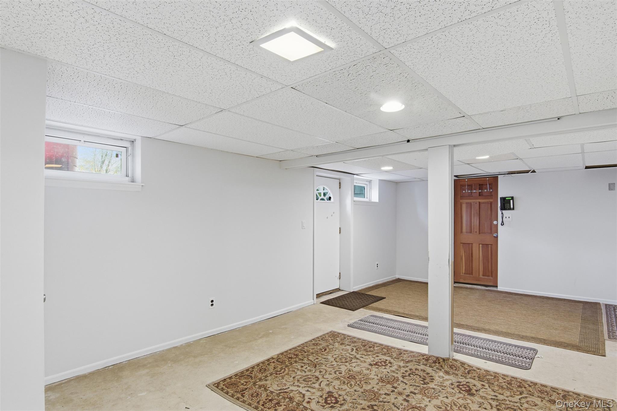 6 Vingut Lane, Setauket, NY 11733