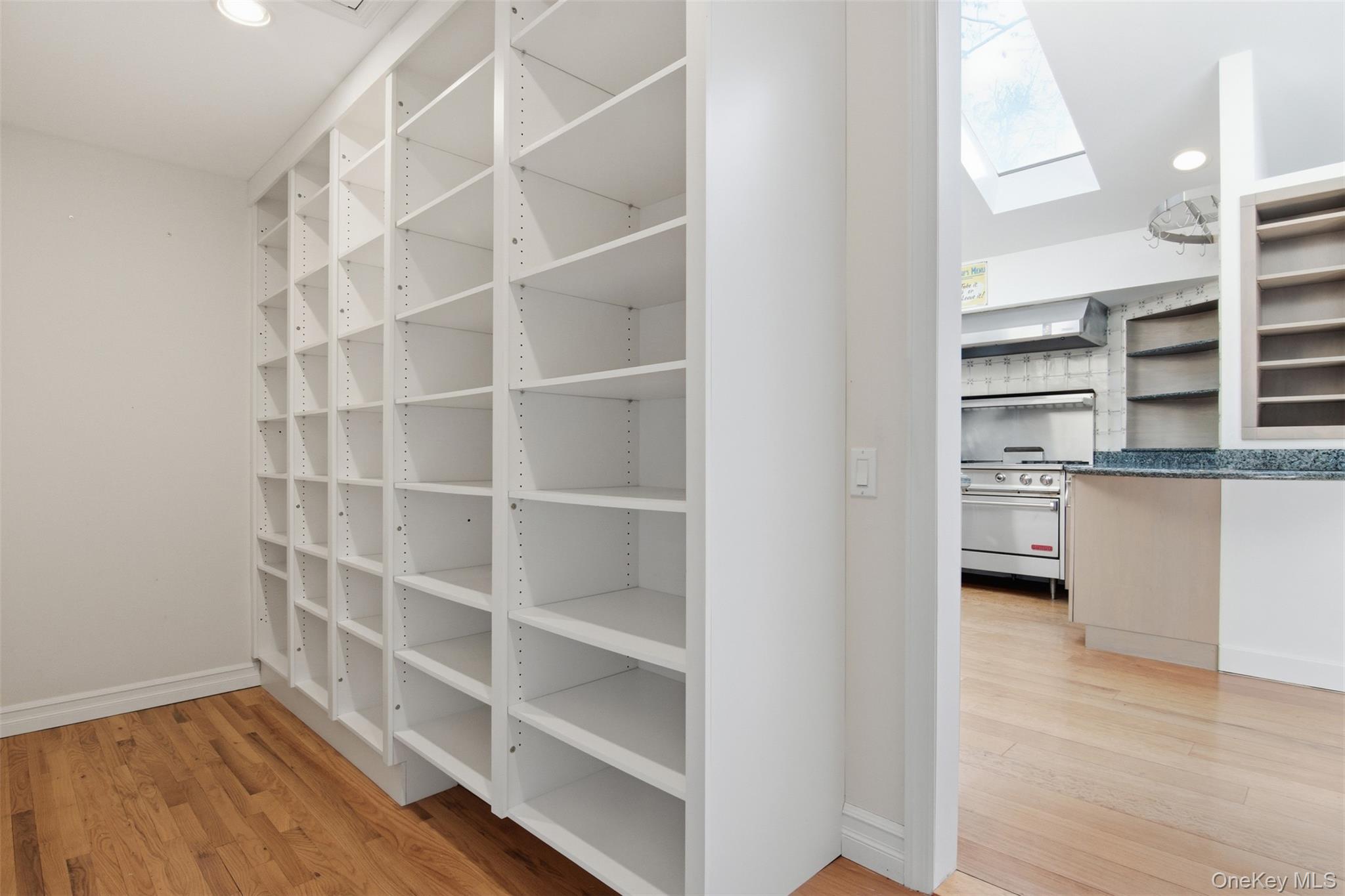 6 Vingut Lane, Setauket, NY 11733