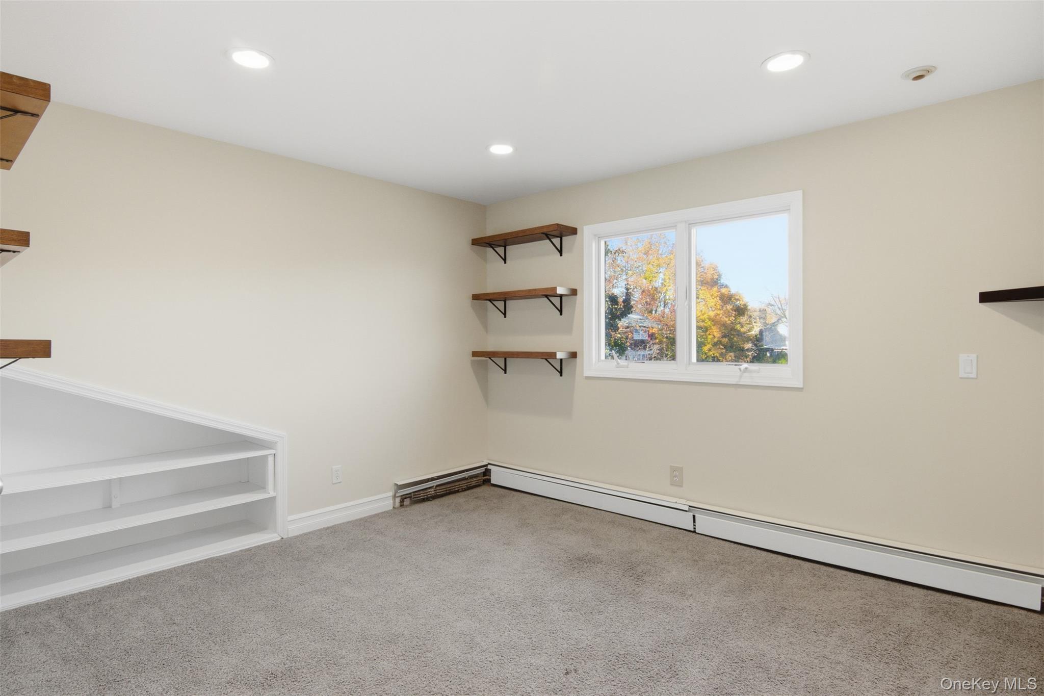 6 Vingut Lane, Setauket, NY 11733