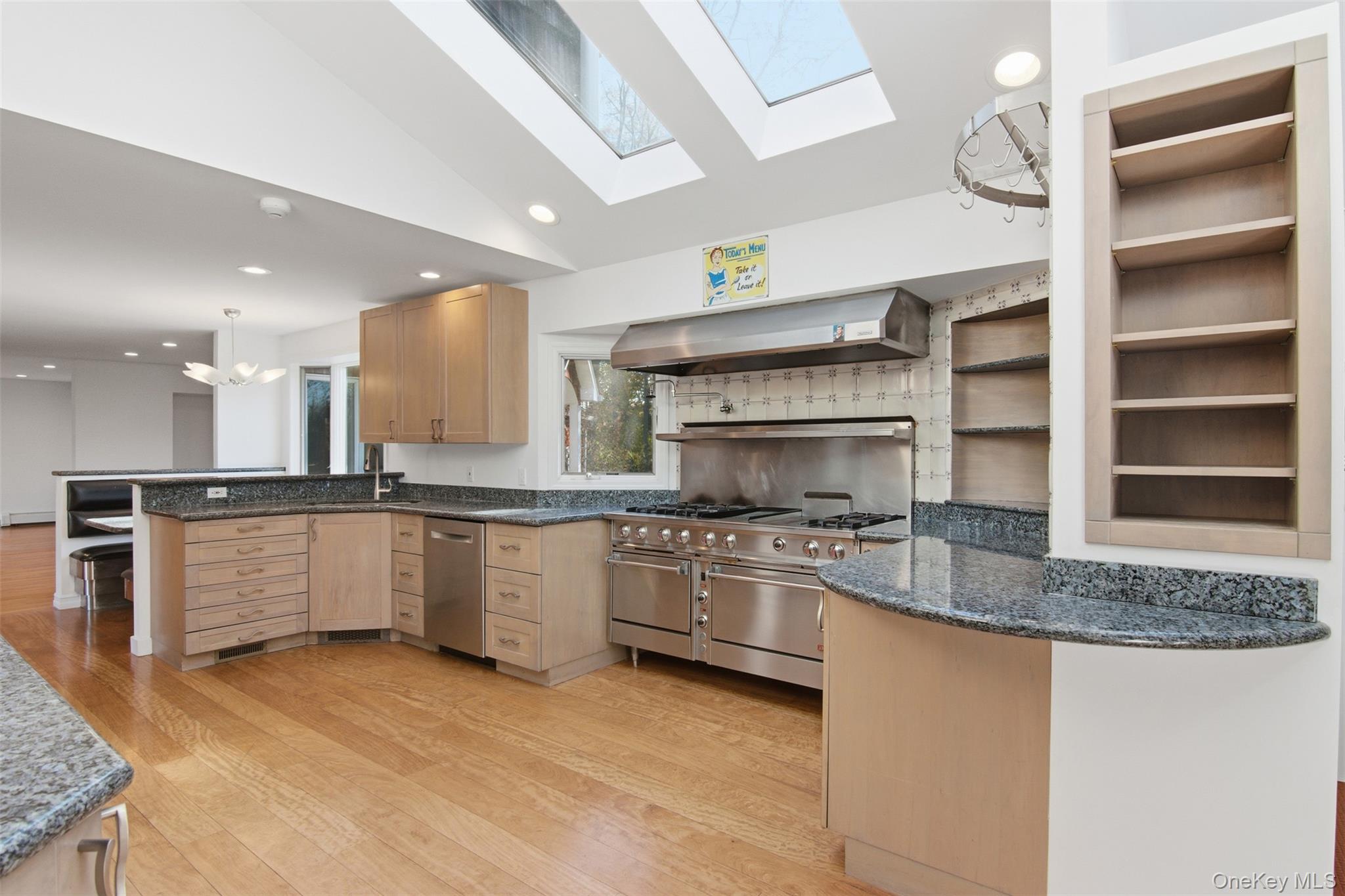 6 Vingut Lane, Setauket, NY 11733