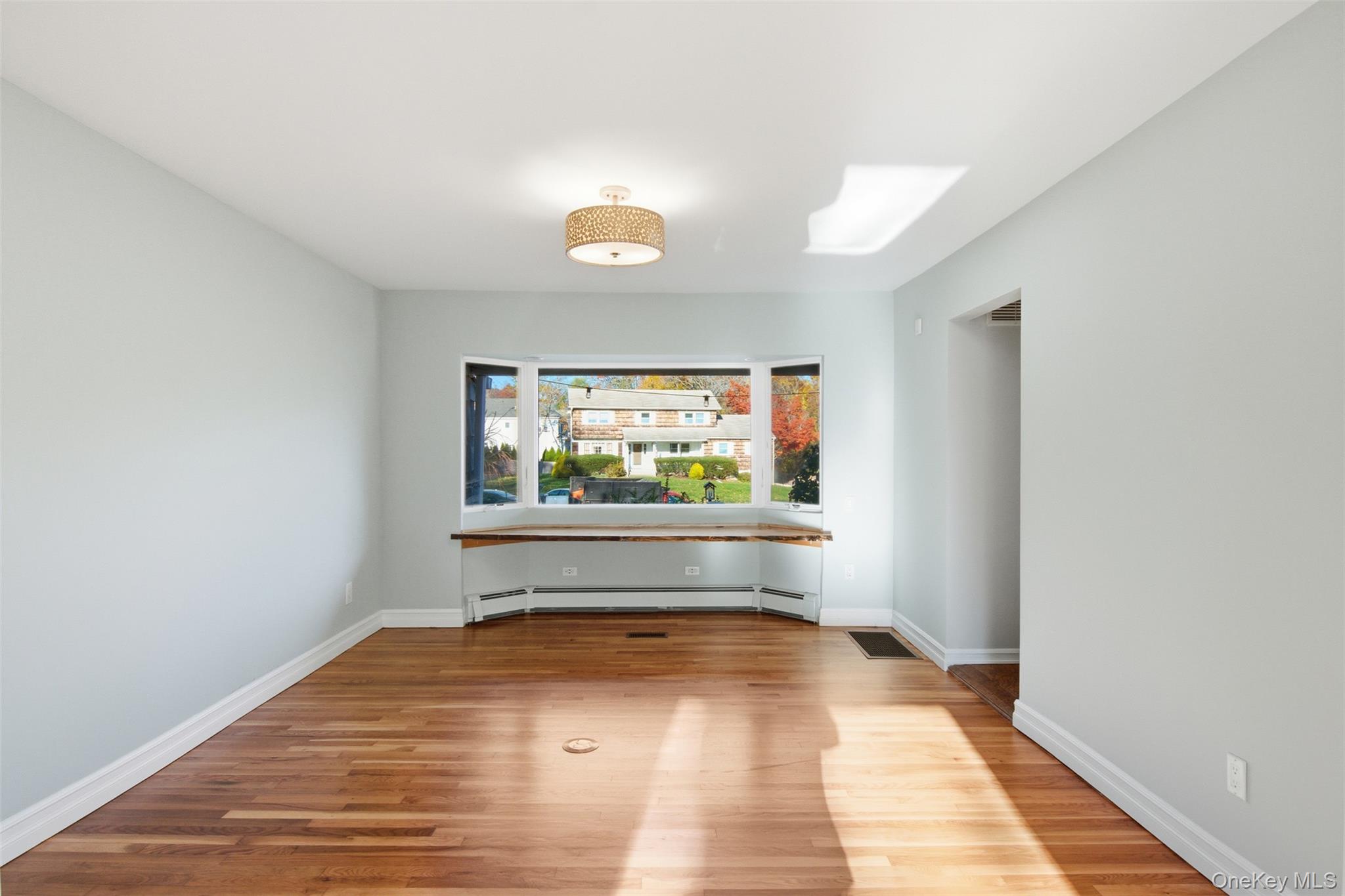 6 Vingut Lane, Setauket, NY 11733