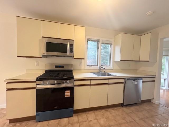 1 Spring Pond Drive, Ossining, NY 10562