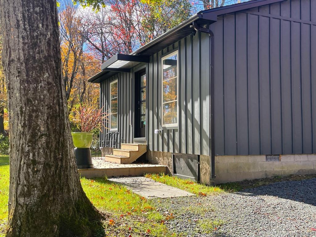 44 Dellenbaugh Road, Cragsmoor, NY 12566