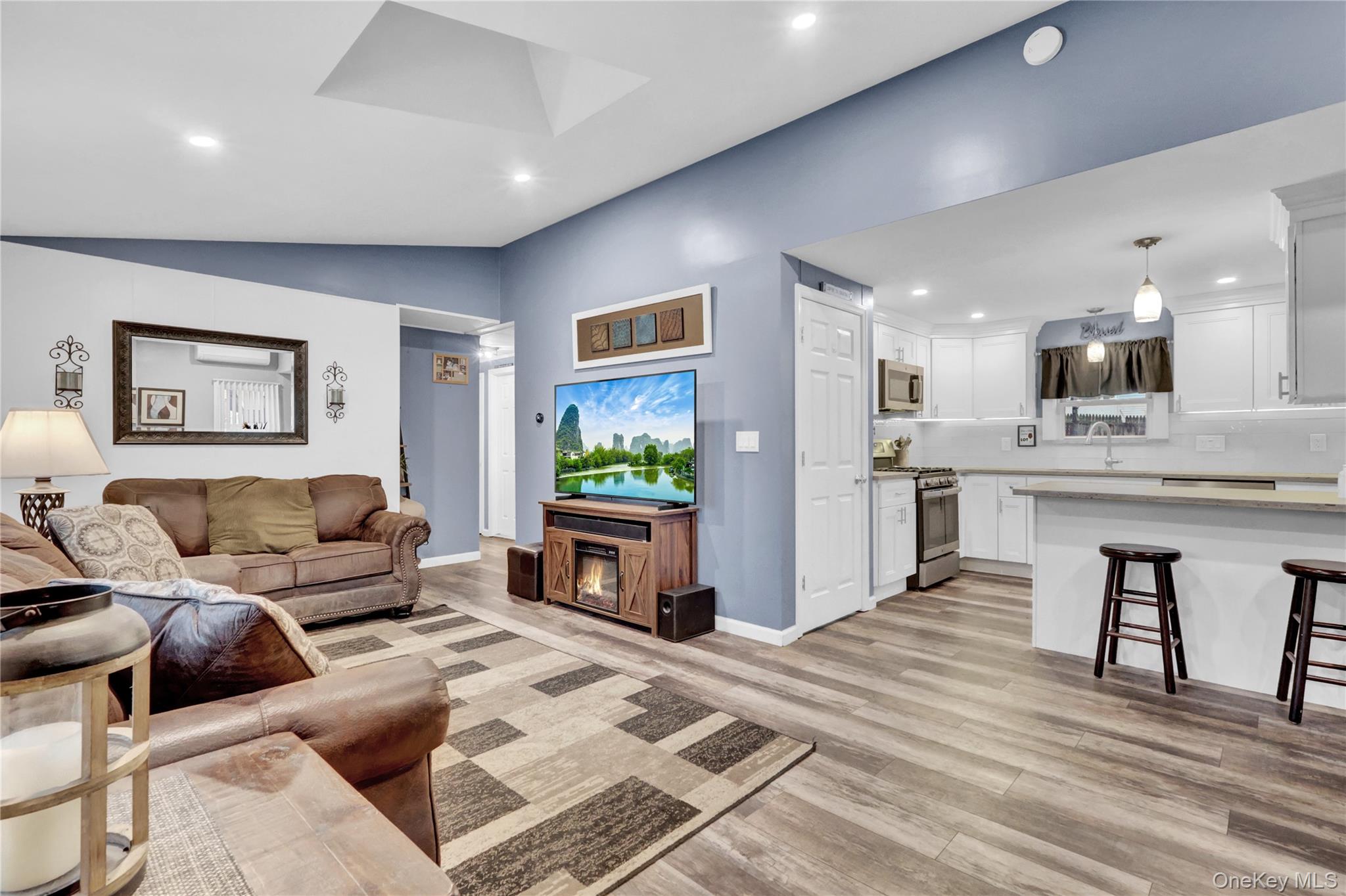 27 Kirby Lane, Ronkonkoma, NY 11779