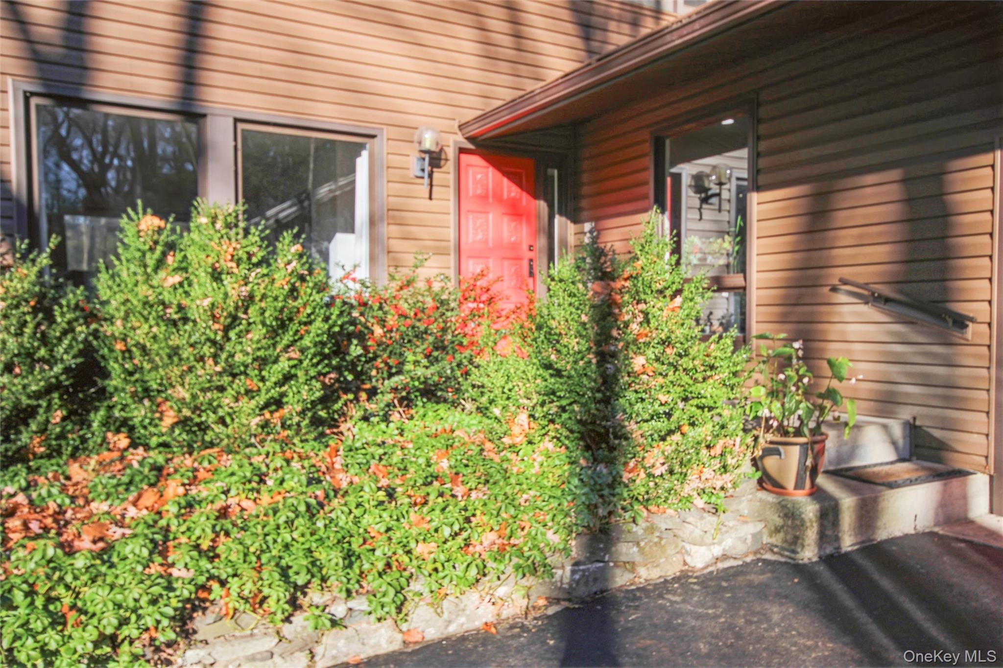 5 Van Court, Hyde Park, NY 12538