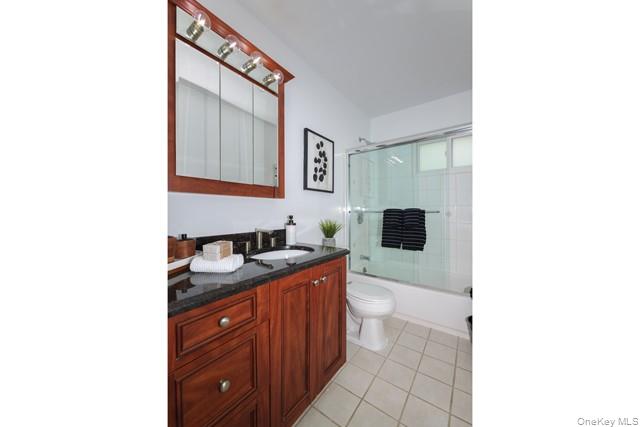 45 Golden Avenue # J07, Deer Park, NY 11729