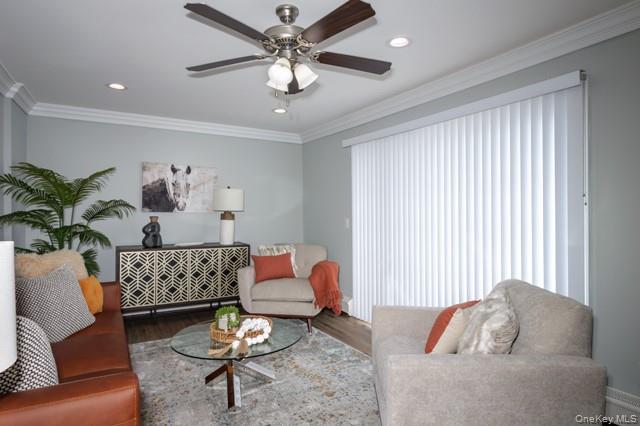 45 Golden Avenue # J07, Deer Park, NY 11729